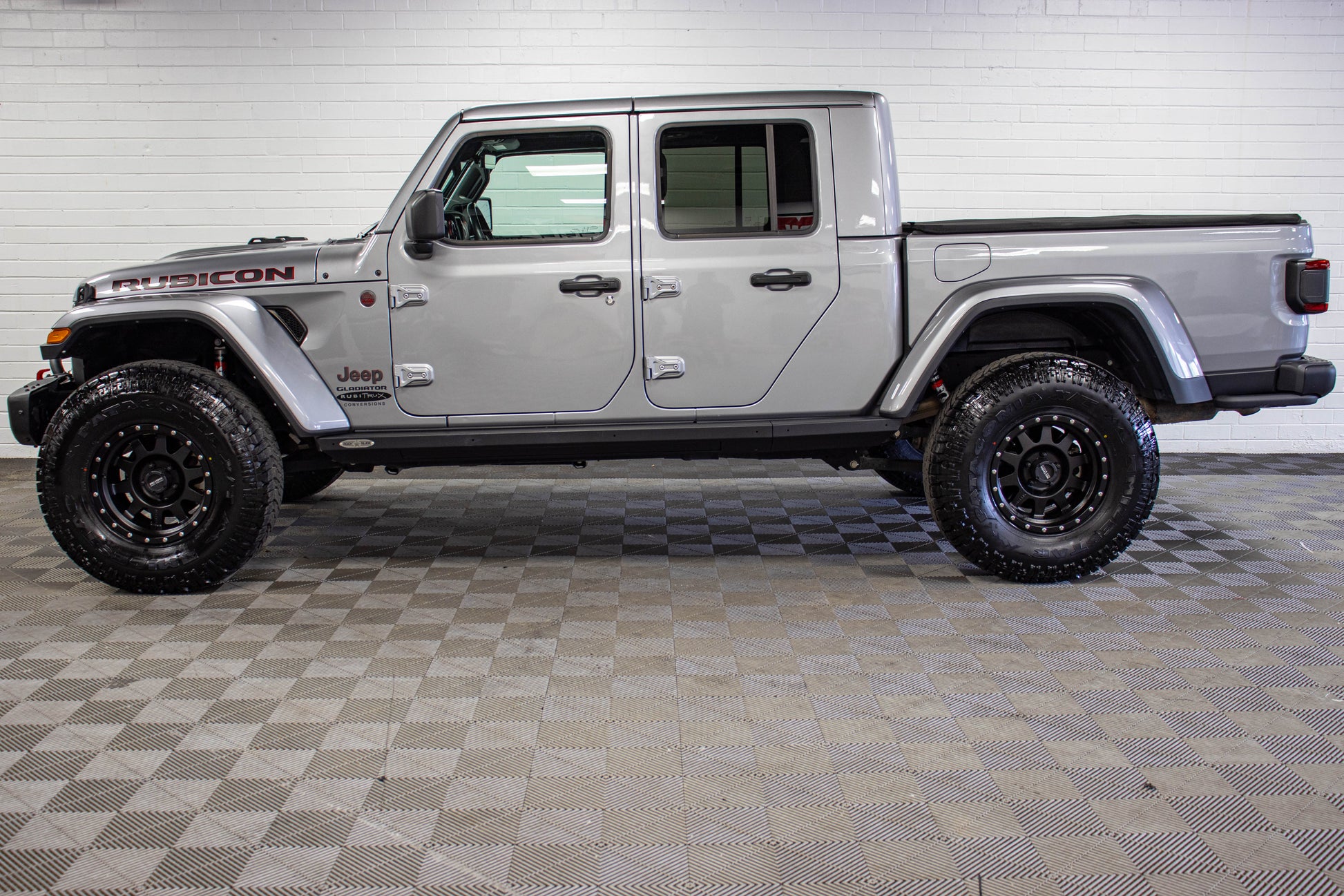 Pre-Owned 2021 Jeep Gladiator JT Rubicon Hard Top Billet Silver - SOLD