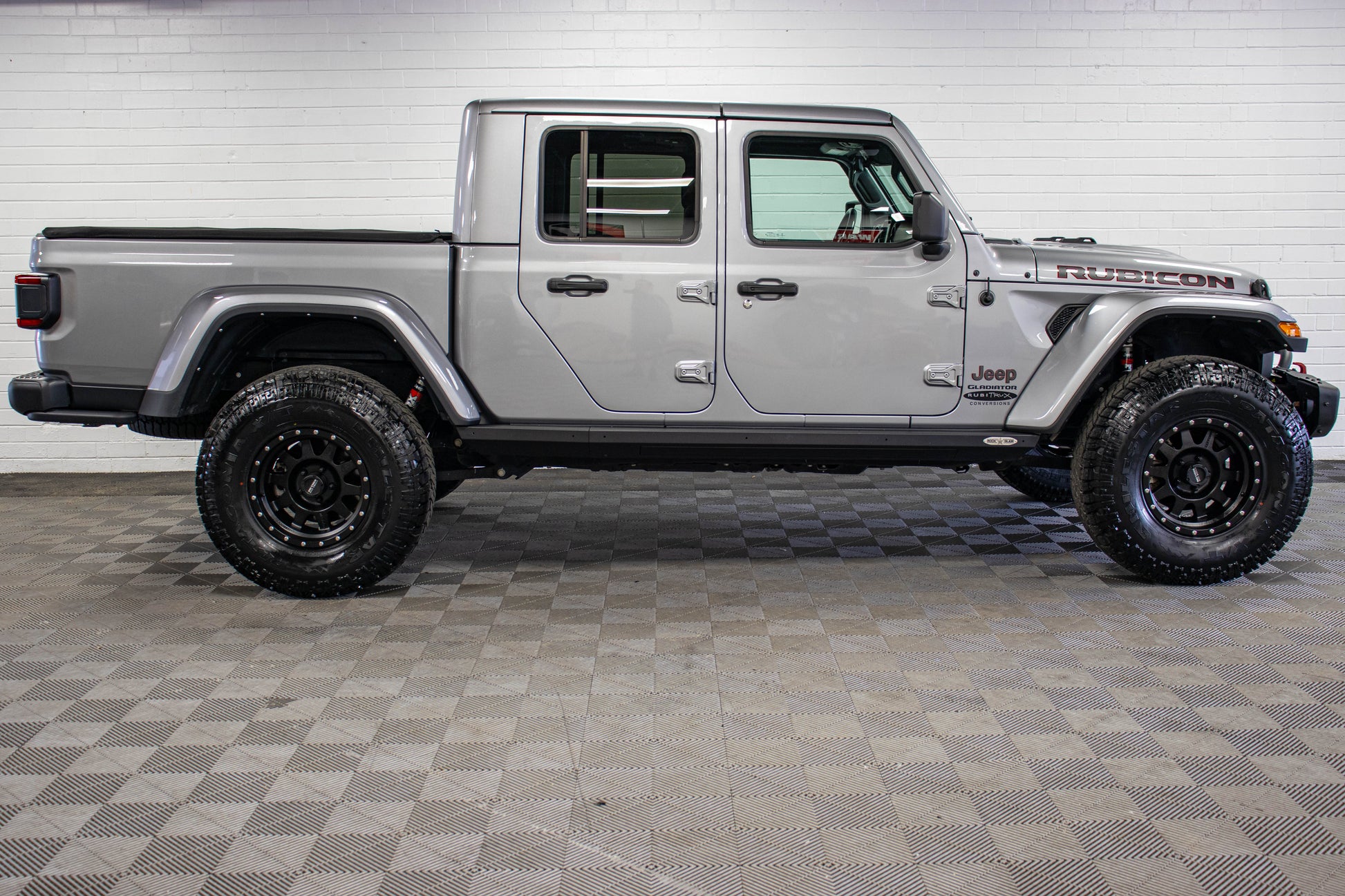 Pre-Owned 2021 Jeep Gladiator JT Rubicon Hard Top Billet Silver - SOLD