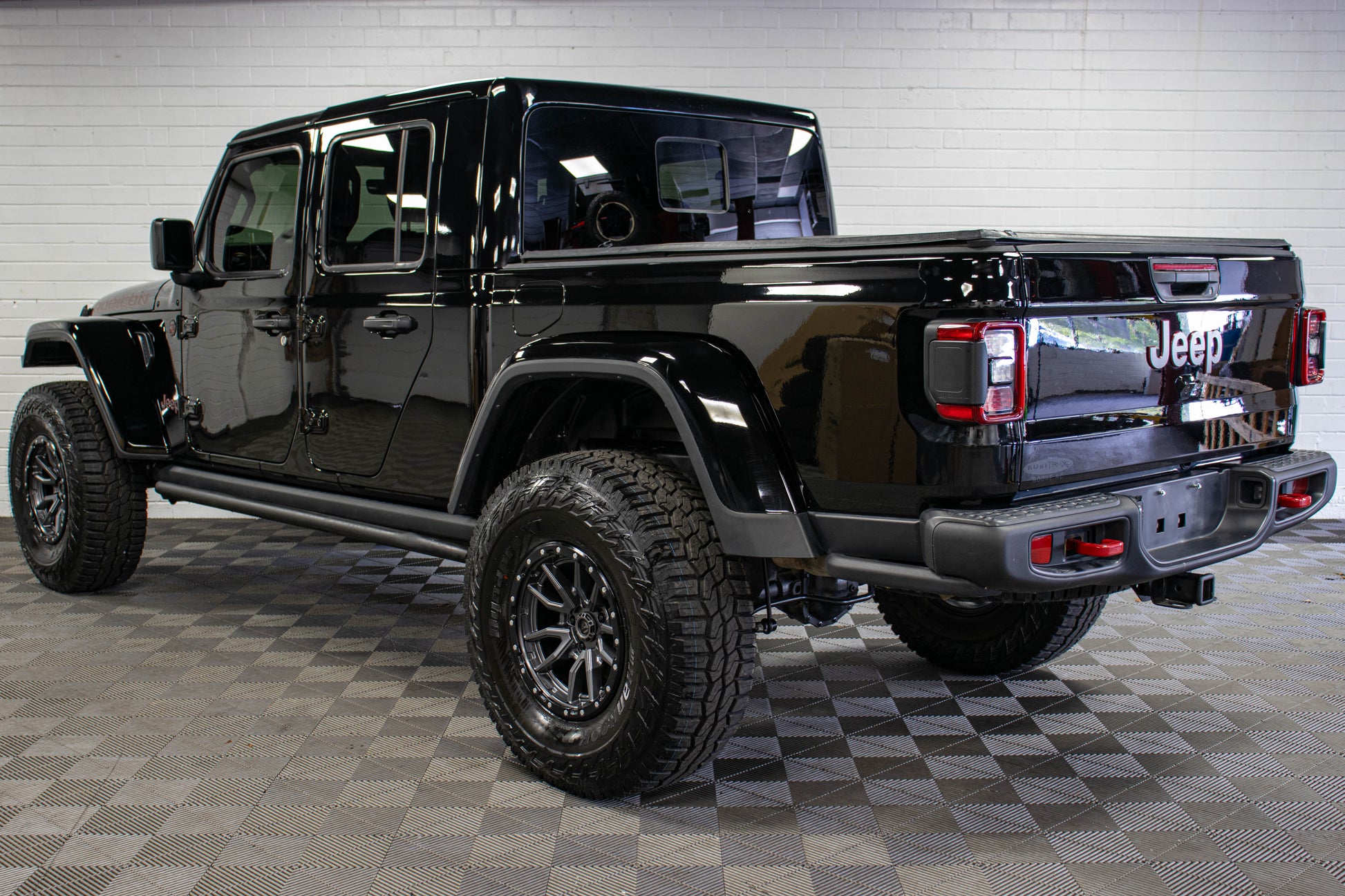 Pre-Owned 2022 Jeep Gladiator JT Rubicon Hard Top Black - SOLD