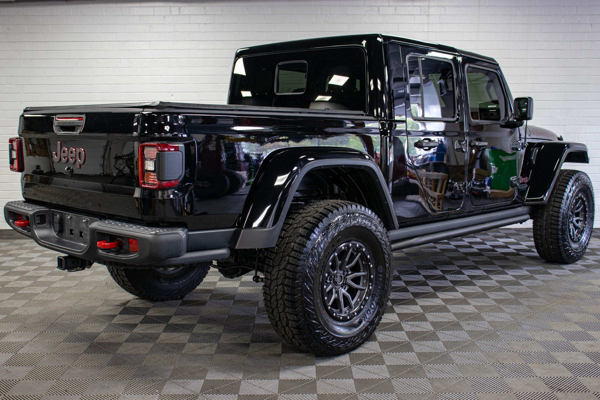 Pre-Owned 2022 Jeep Gladiator JT Rubicon Hard Top Black - SOLD