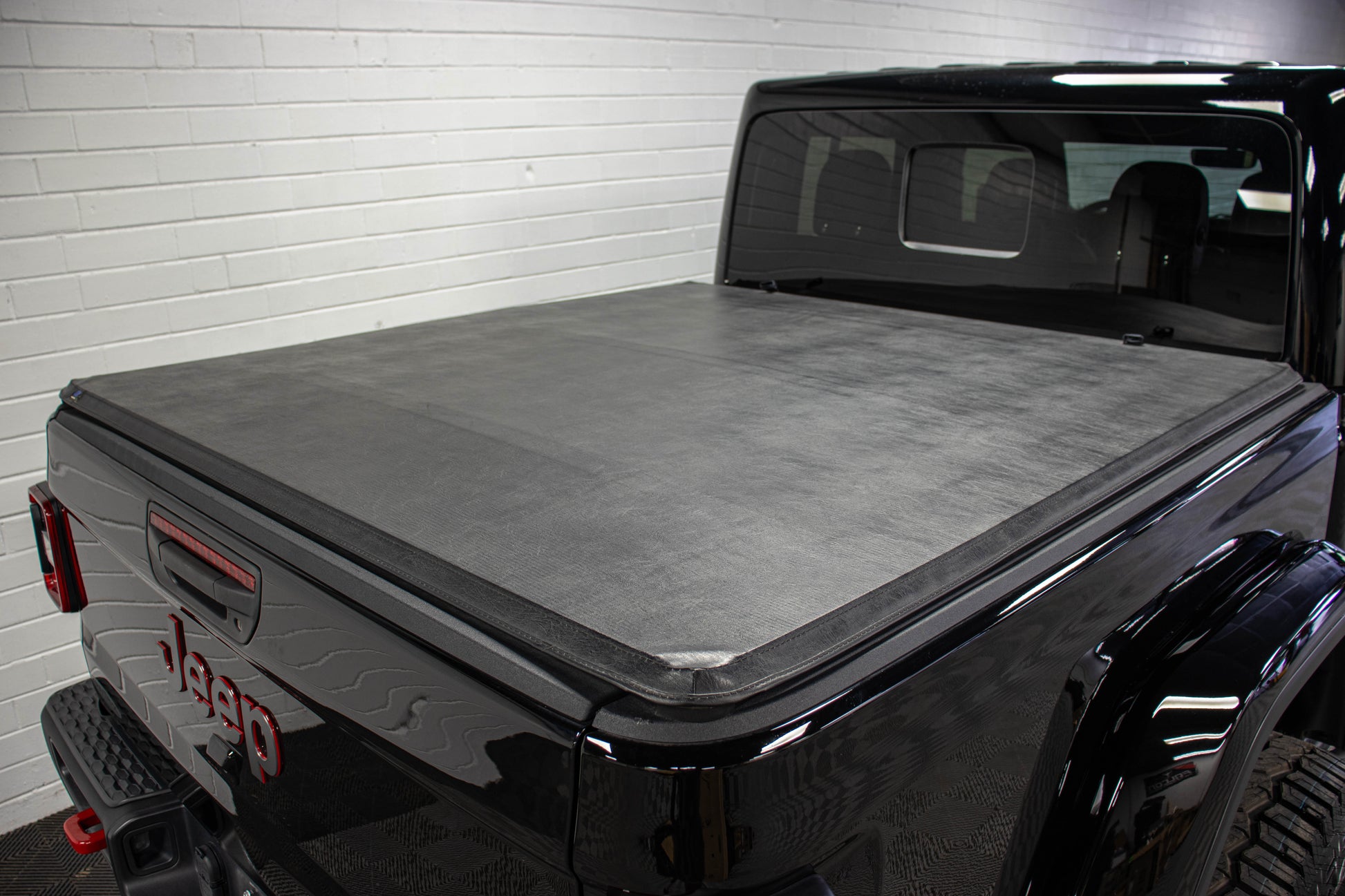 Pre-Owned 2022 Jeep Gladiator JT Rubicon Hard Top Black - SOLD