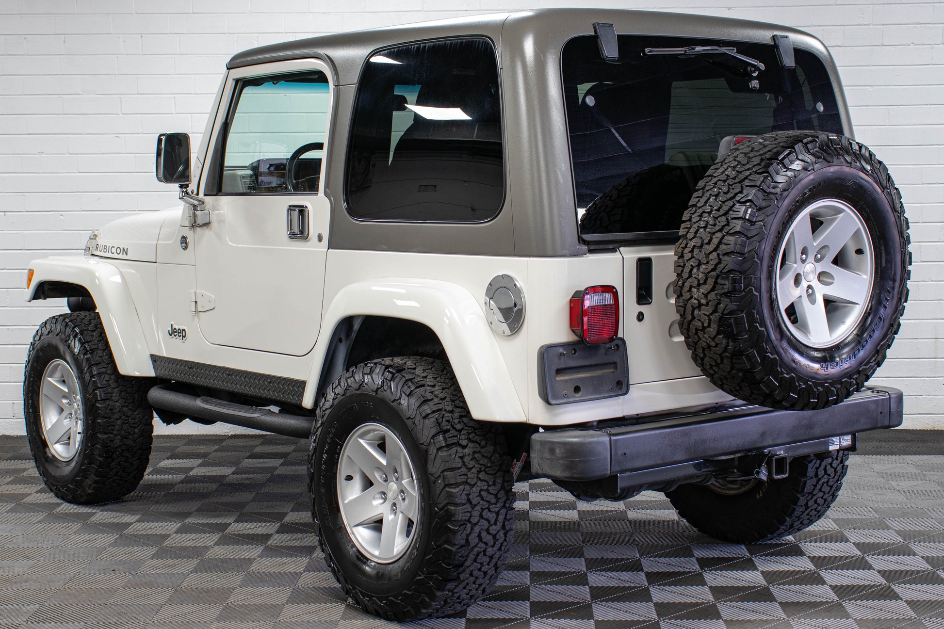 Pre-Owned 2005 Jeep Wrangler TJ Rubicon Hard Top Stone White - SOLD
