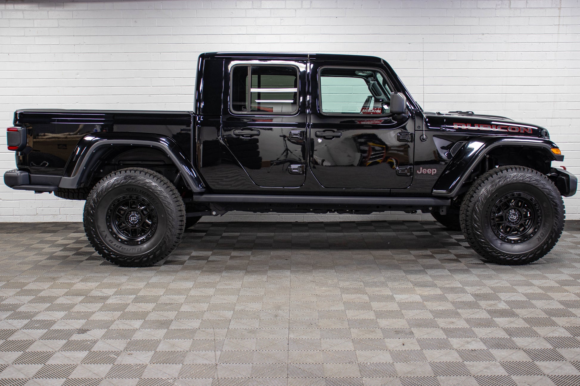 Pre-Owned 2023 Jeep Gladiator JT Rubicon Hard Top Black, 13k Miles