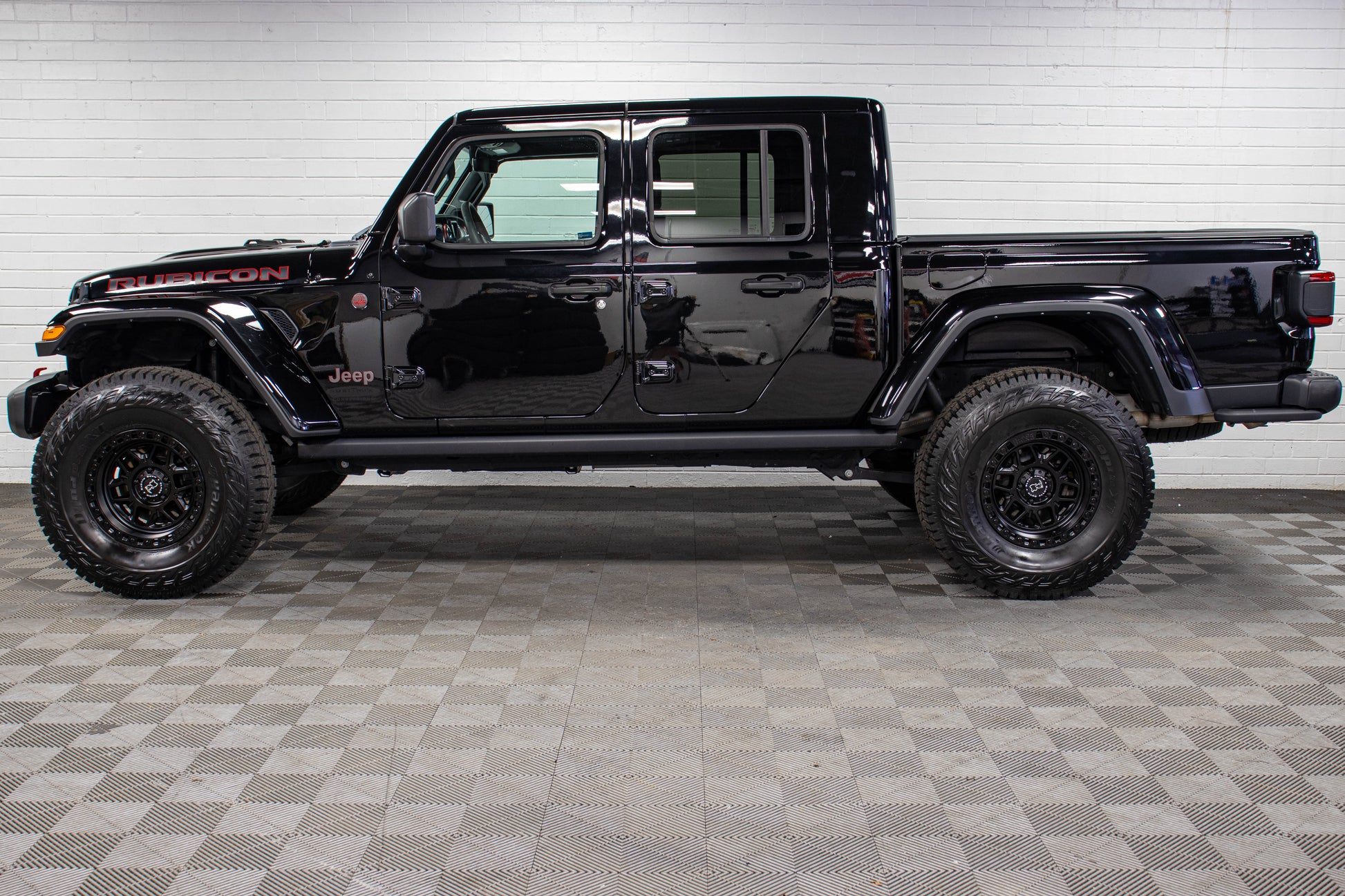 Pre-Owned 2023 Jeep Gladiator JT Rubicon Hard Top Black, 13k Miles