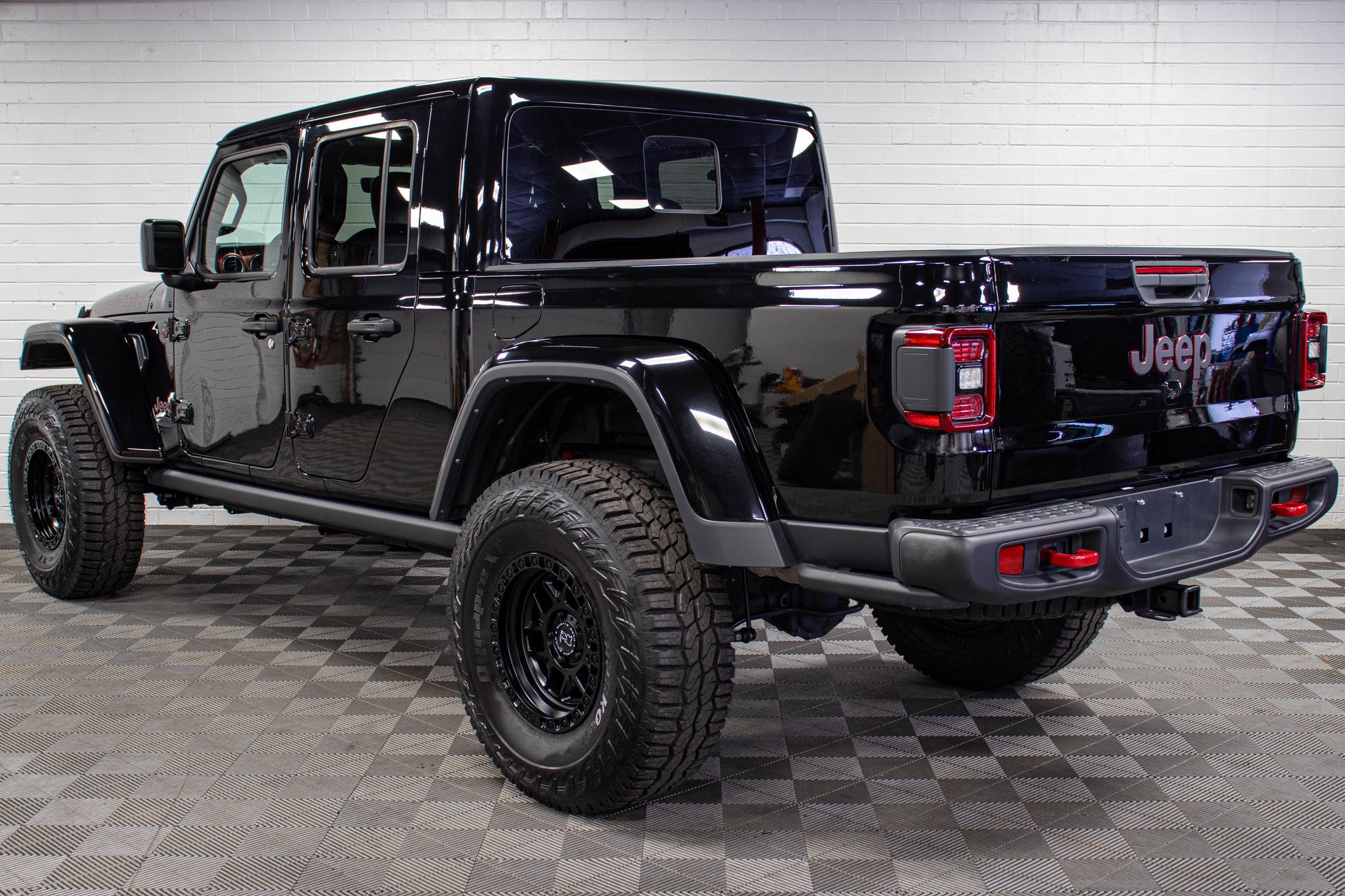 Pre-Owned 2023 Jeep Gladiator JT Rubicon Hard Top Black, 13k Miles