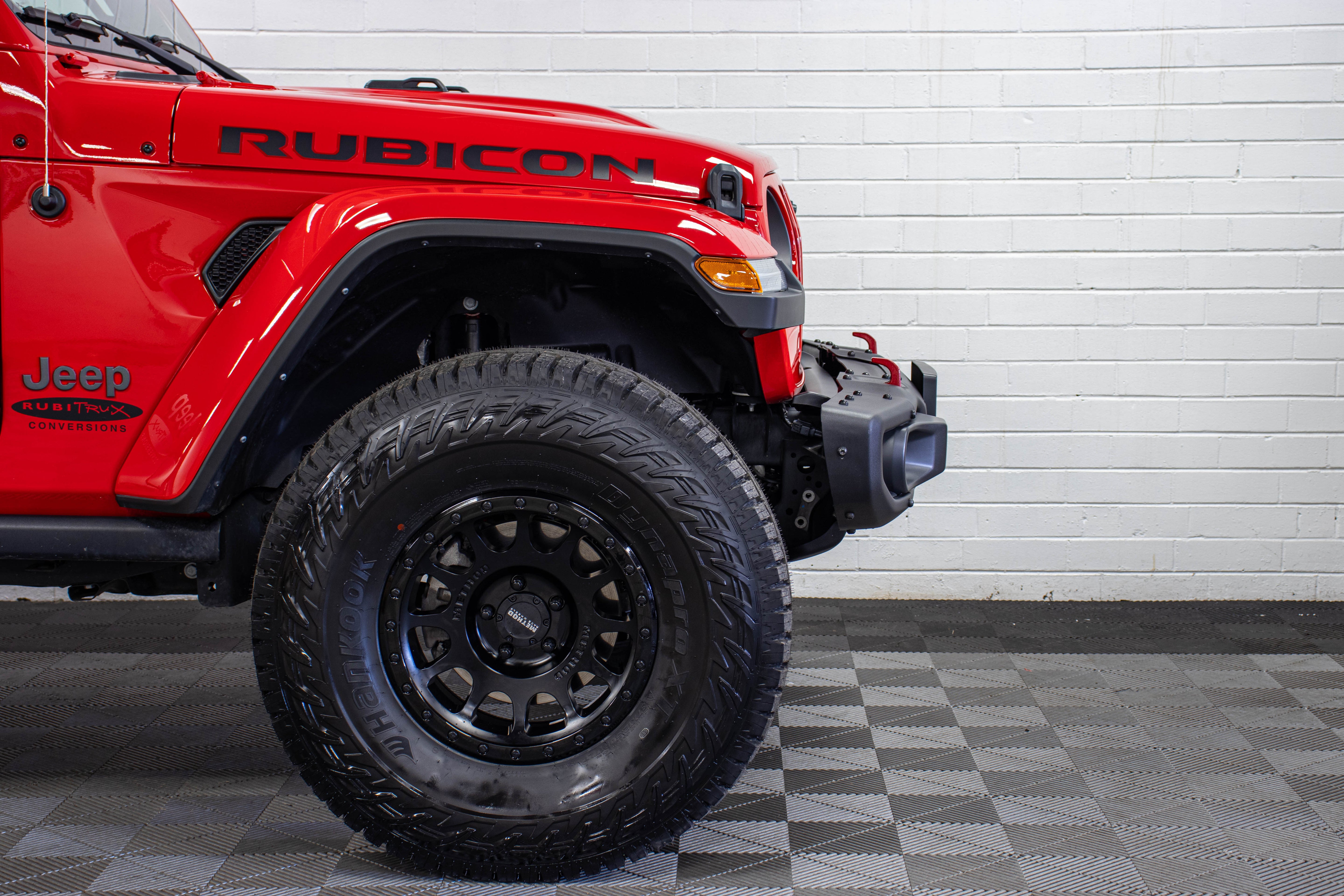 Pre-Owned 2023 Jeep Gladiator JT Rubicon Hard Top Red, 1k Miles