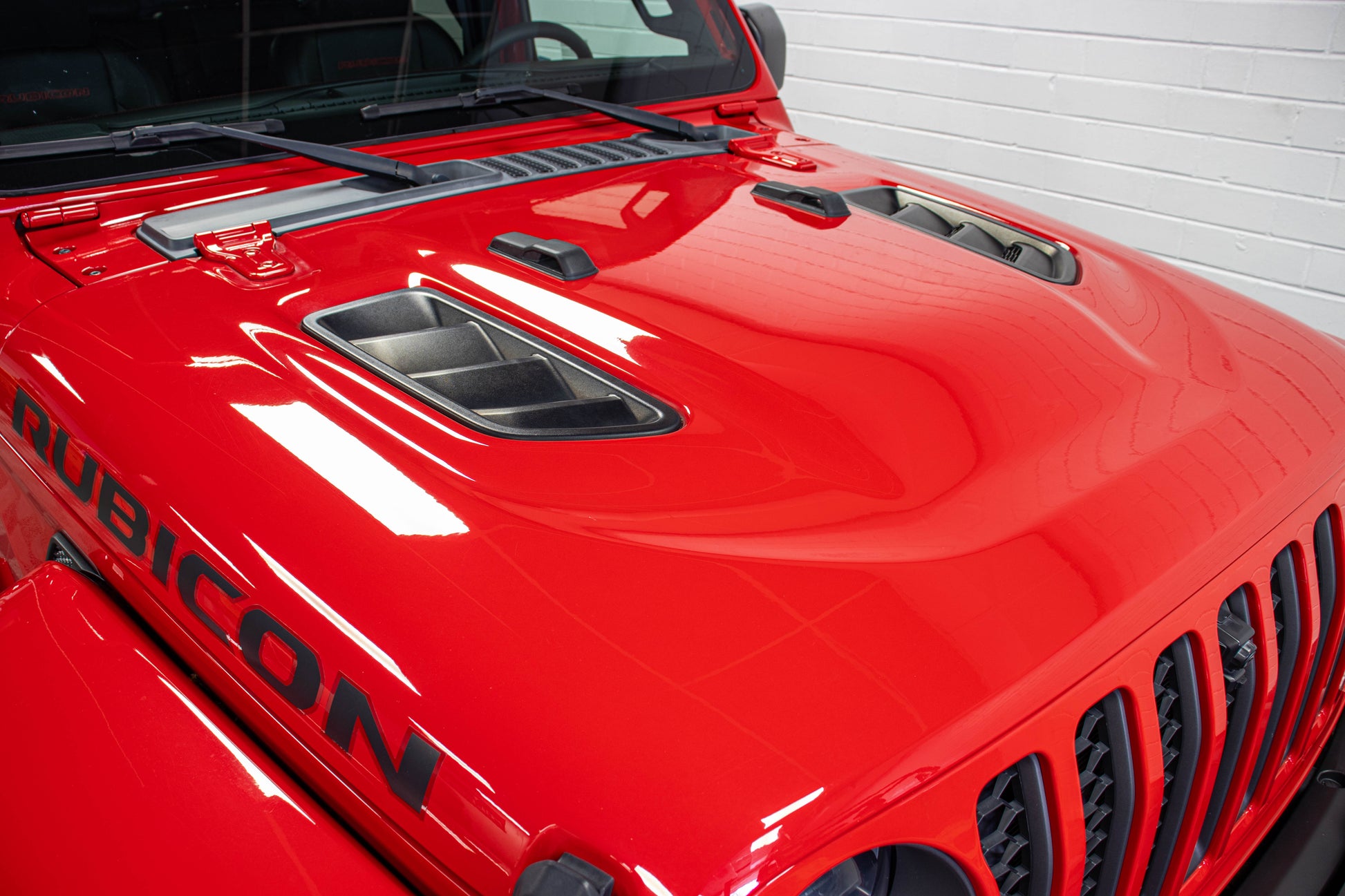 Pre-Owned 2023 Jeep Gladiator JT Rubicon Hard Top Red, 1k Miles