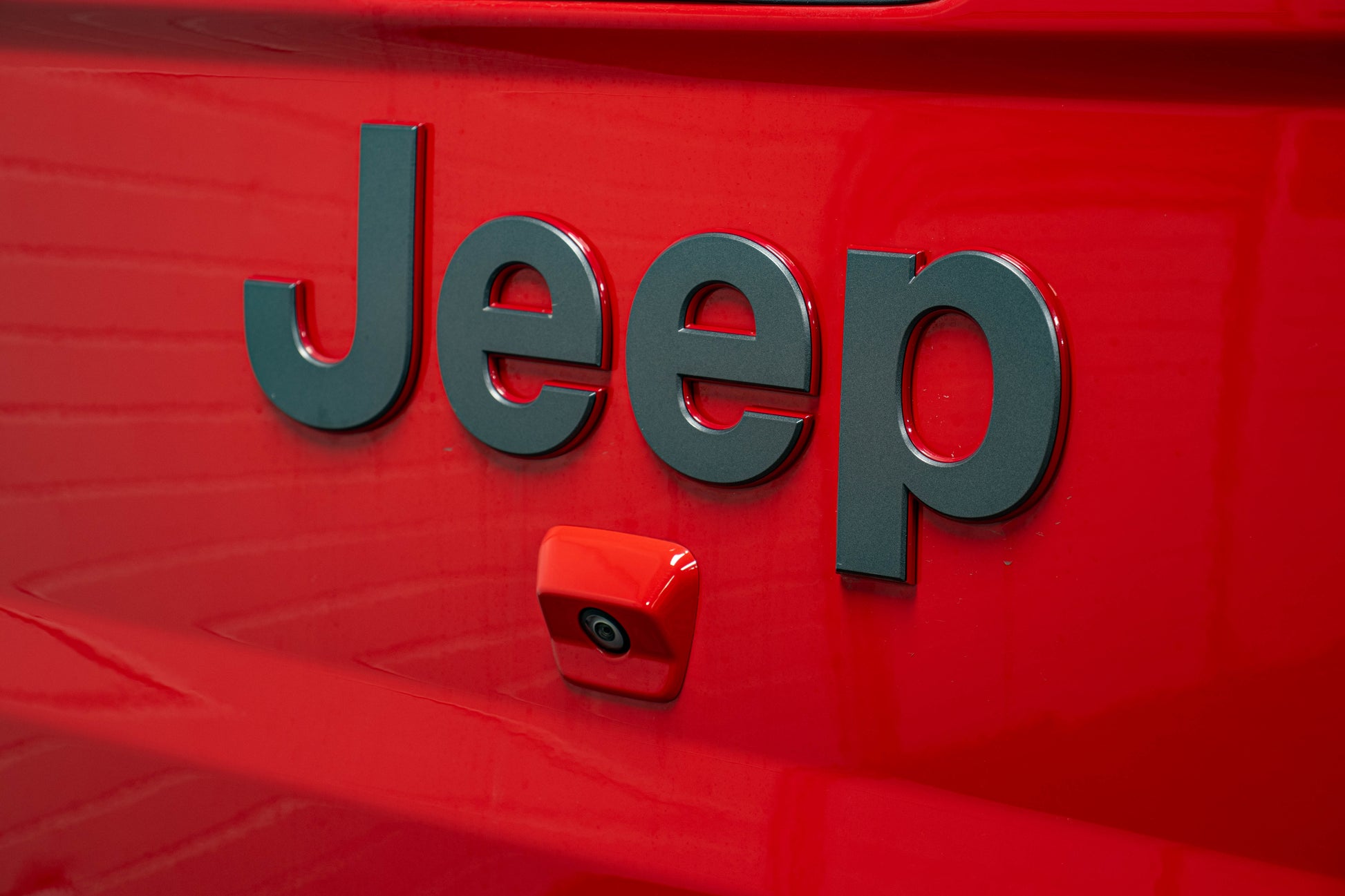 Pre-Owned 2023 Jeep Gladiator JT Rubicon Hard Top Red, 1k Miles