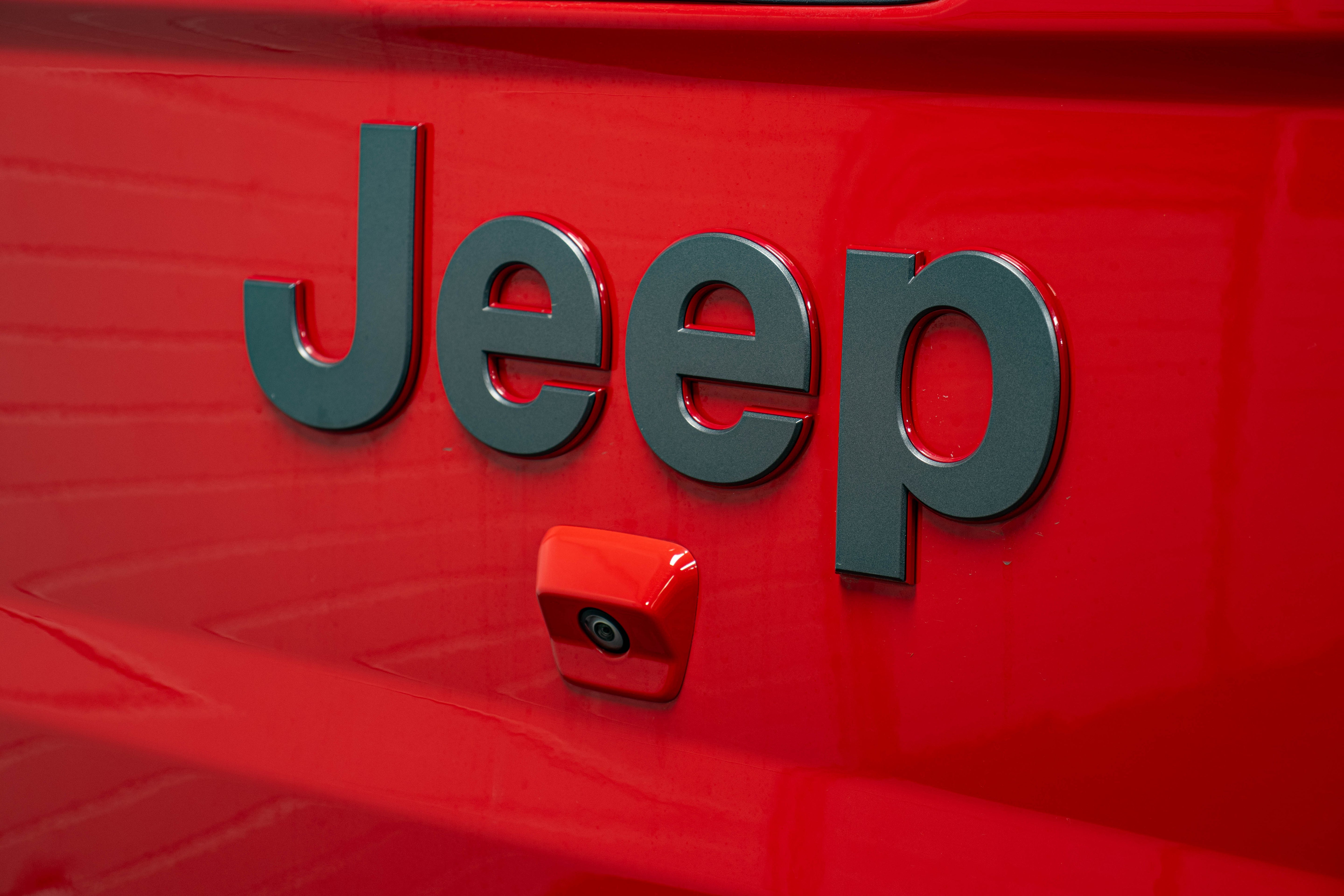 Pre-Owned 2023 Jeep Gladiator JT Rubicon Hard Top Red, 1k Miles