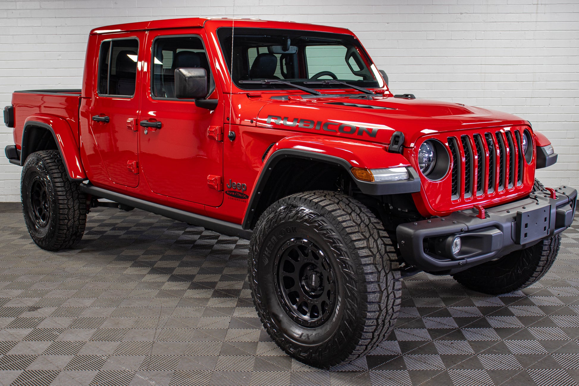 Pre-Owned 2023 Jeep Gladiator JT Rubicon Hard Top Red, 1k Miles