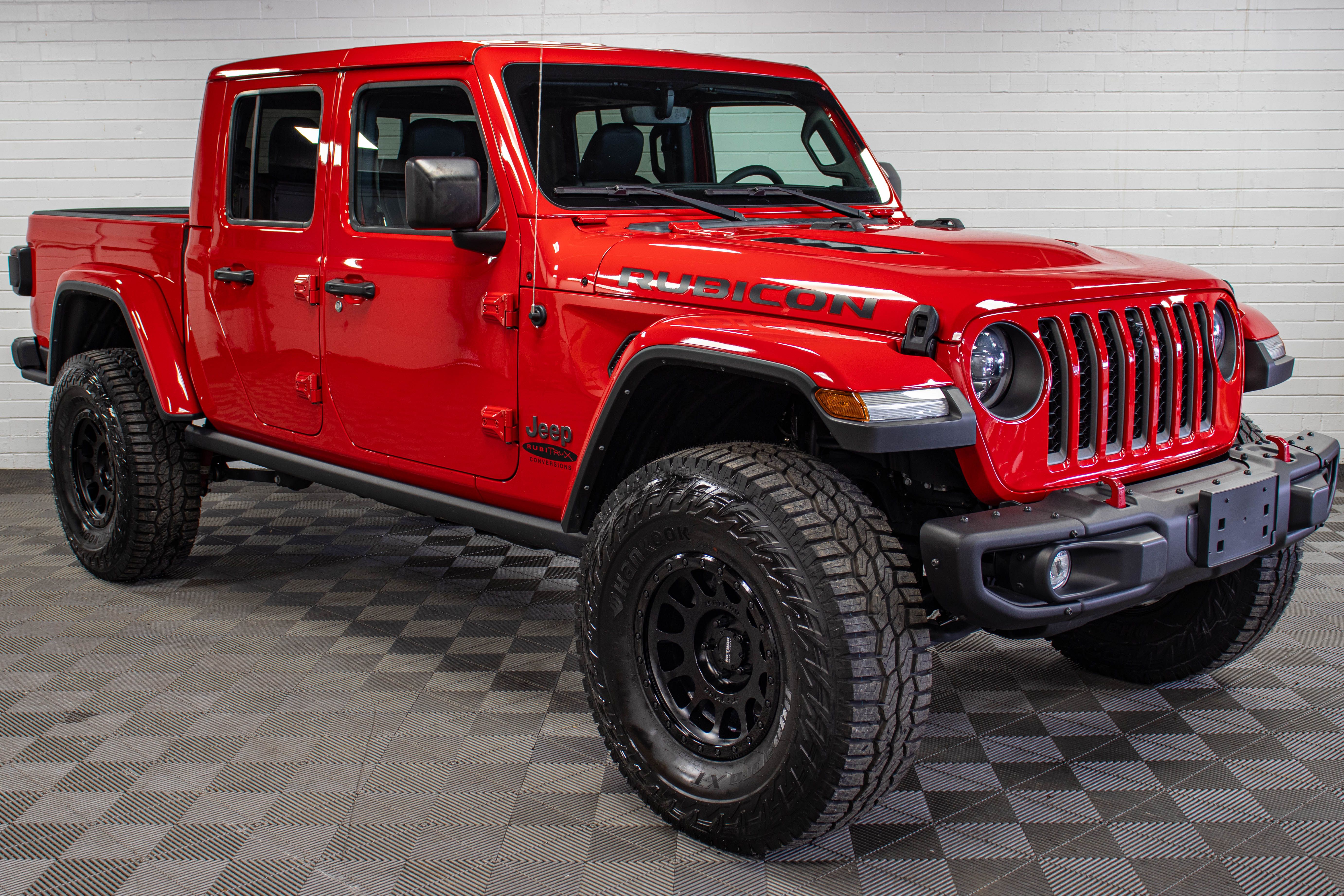 Pre-Owned 2023 Jeep Gladiator JT Rubicon Hard Top Red, 1k Miles