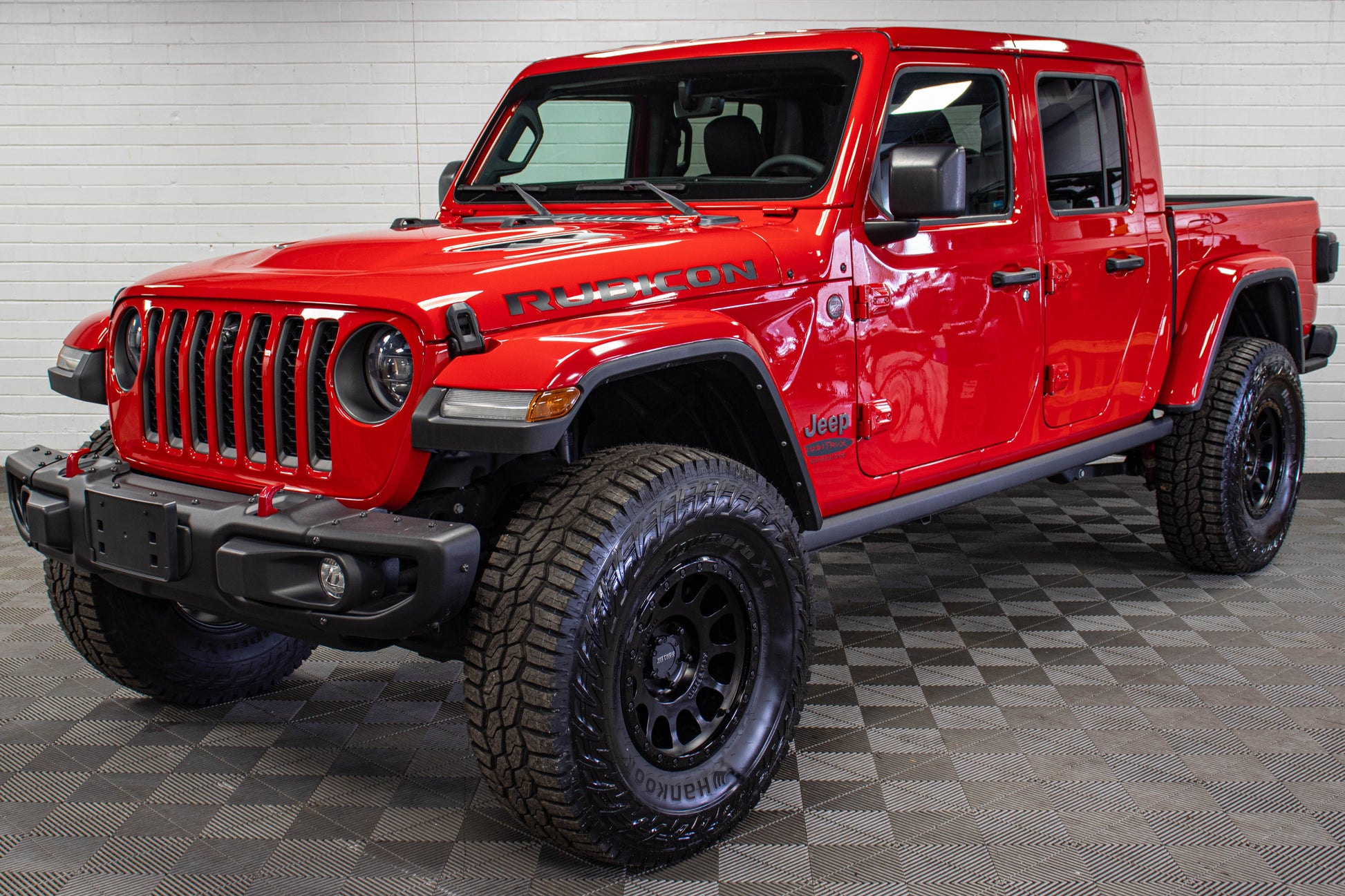 Pre-Owned 2023 Jeep Gladiator JT Rubicon Hard Top Red, 1k Miles