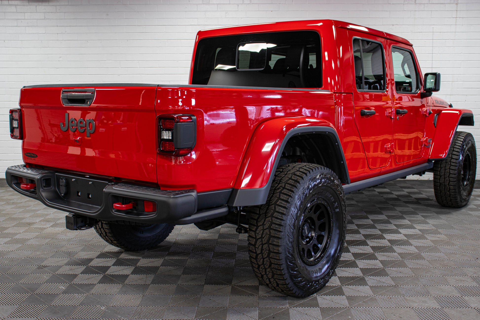 Pre-Owned 2023 Jeep Gladiator JT Rubicon Hard Top Red, 1k Miles