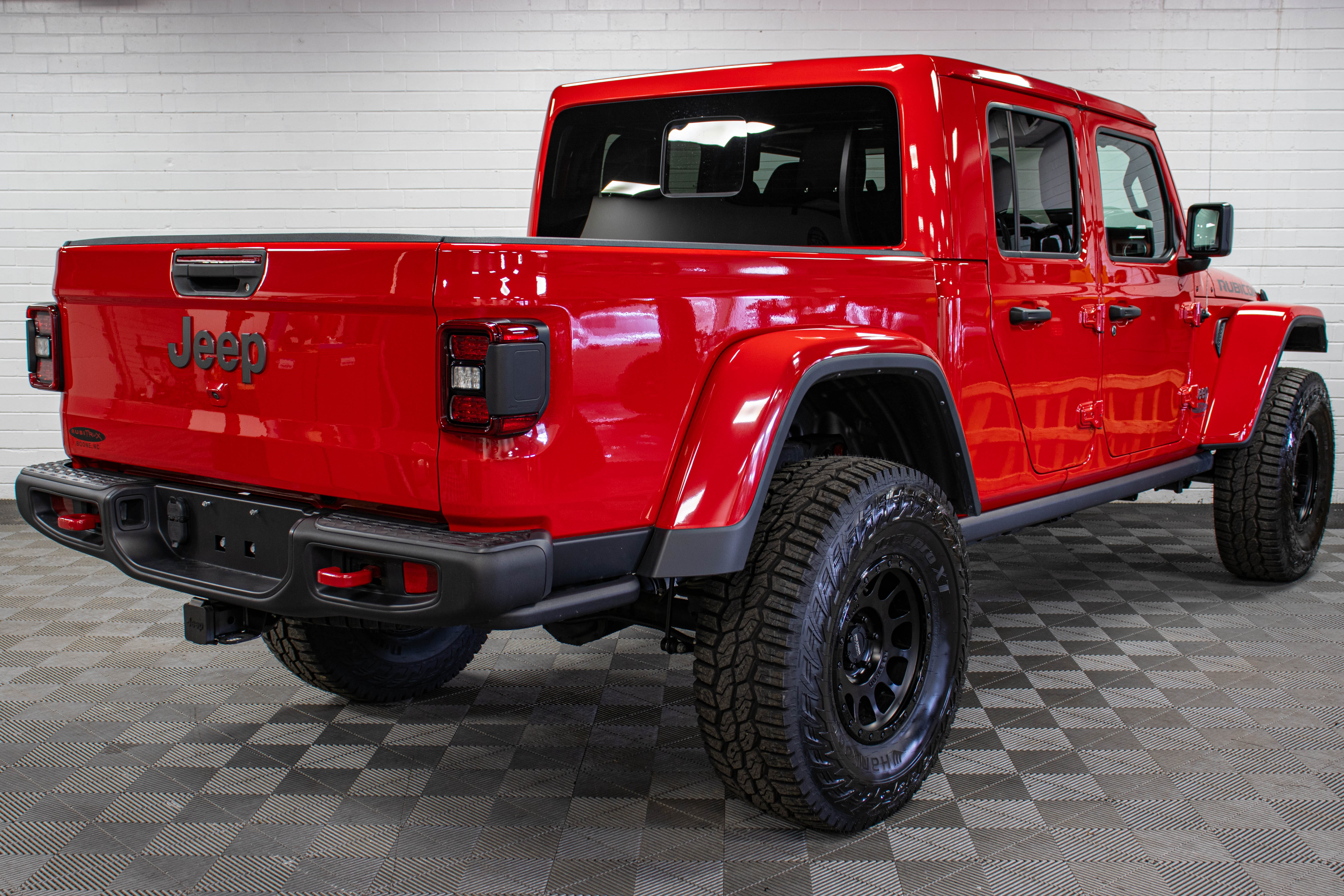 Pre-Owned 2023 Jeep Gladiator JT Rubicon Hard Top Red, 1k Miles