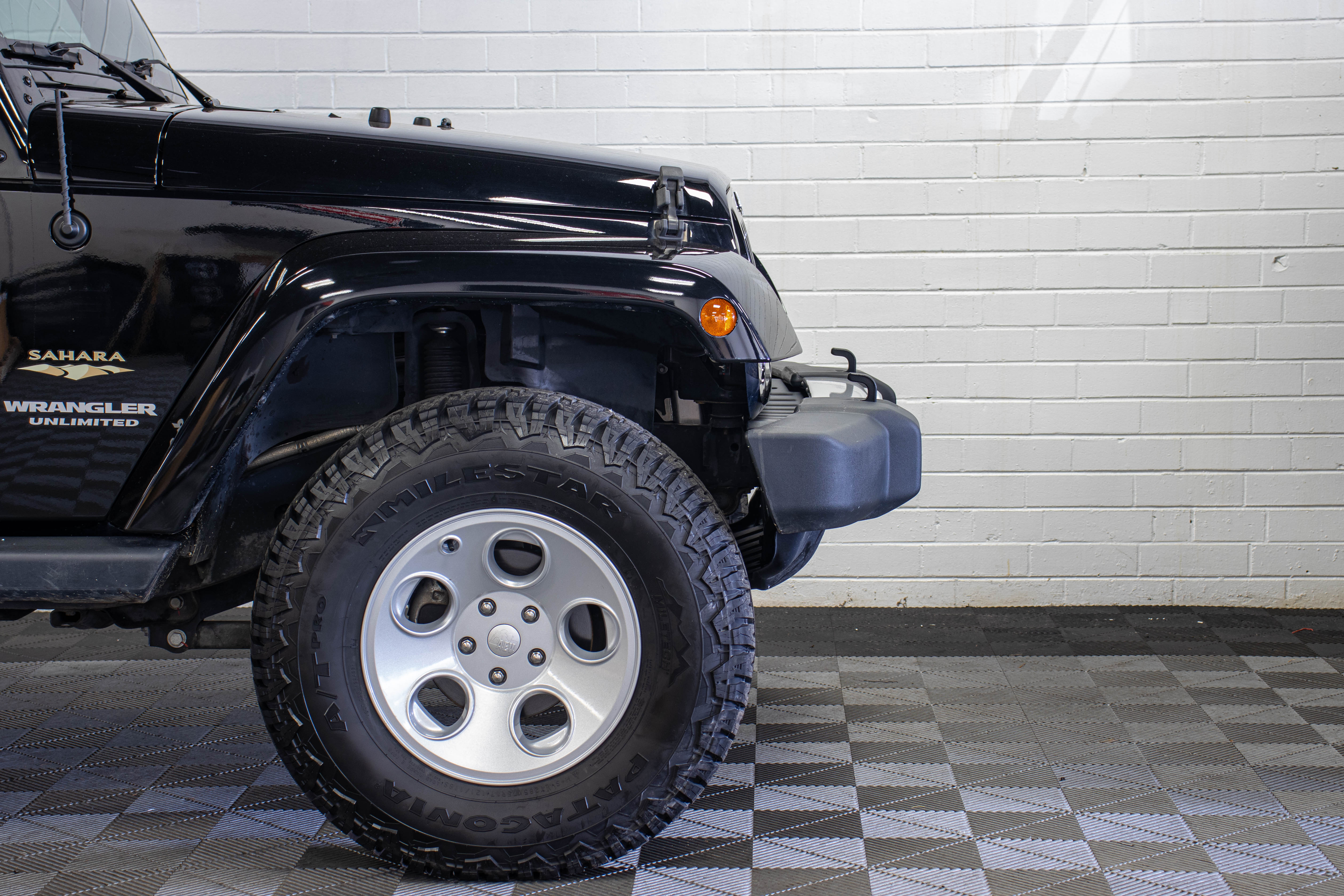 2016 Jeep Wrangler JKU Sahara HEMI Black, 102k Miles
