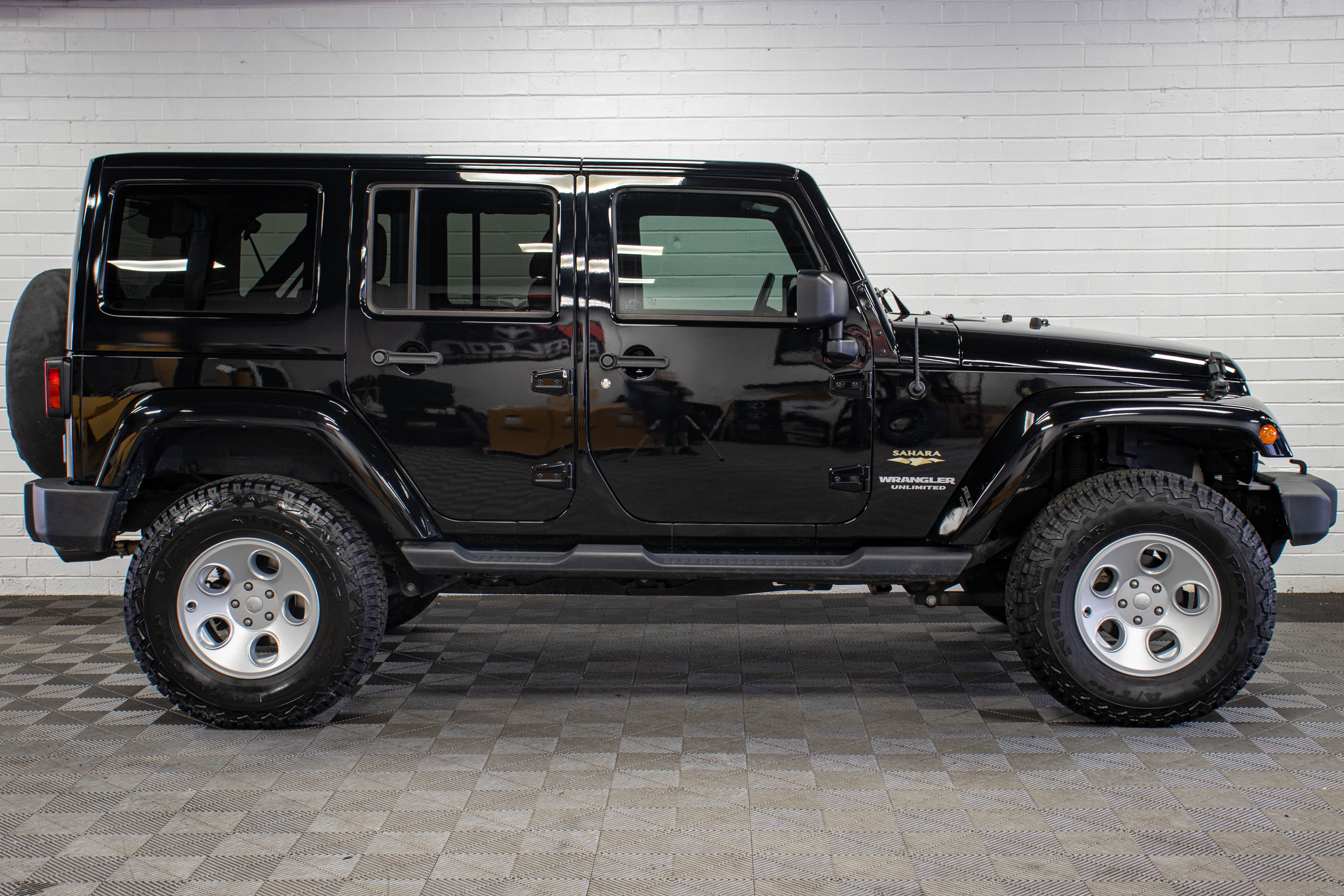 Pre-Owned 2016 Jeep Wrangler Unlimited Sahara HEMI Hard Top Black, 102k Miles