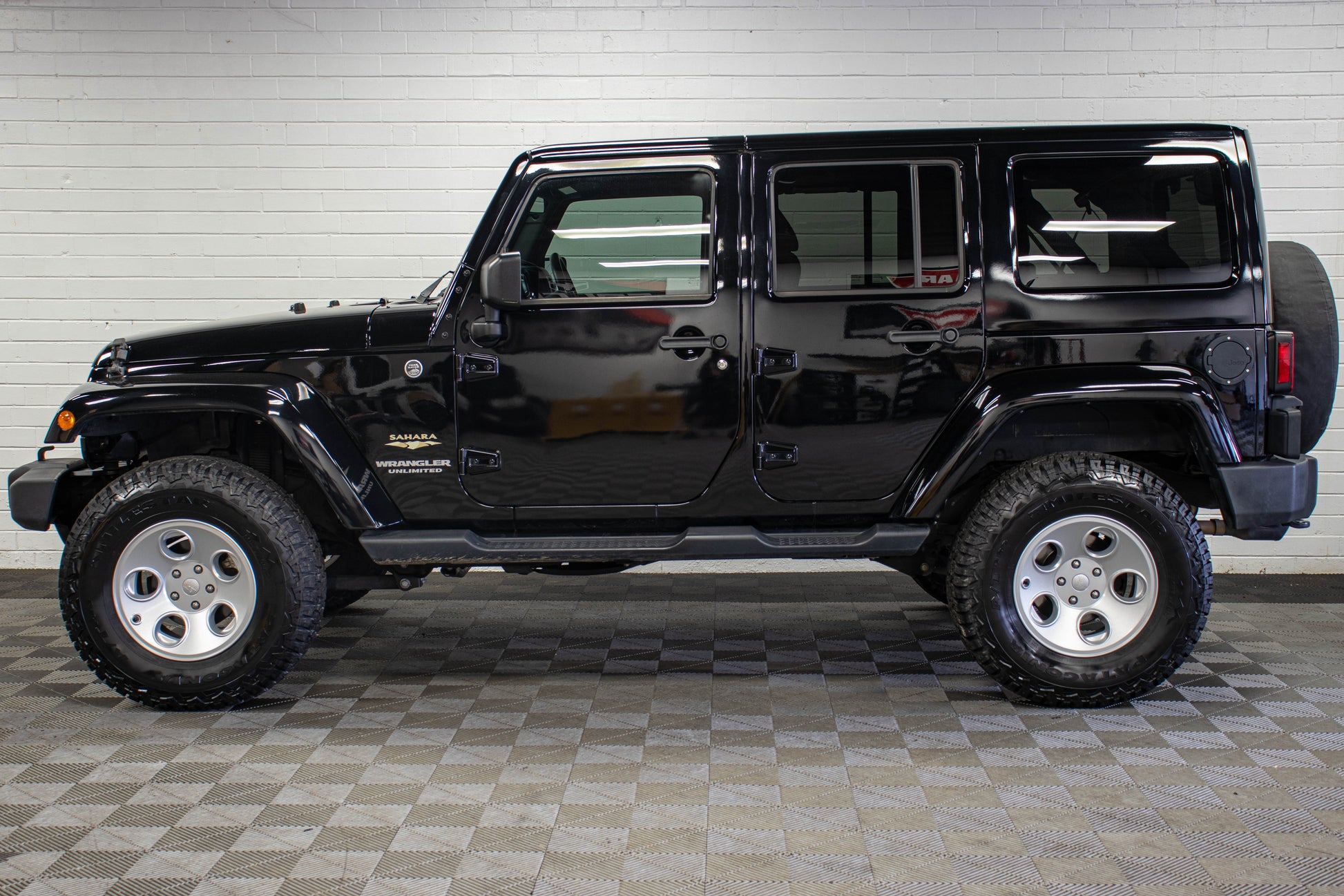 2016 Jeep Wrangler JKU Sahara HEMI Black, 102k Miles
