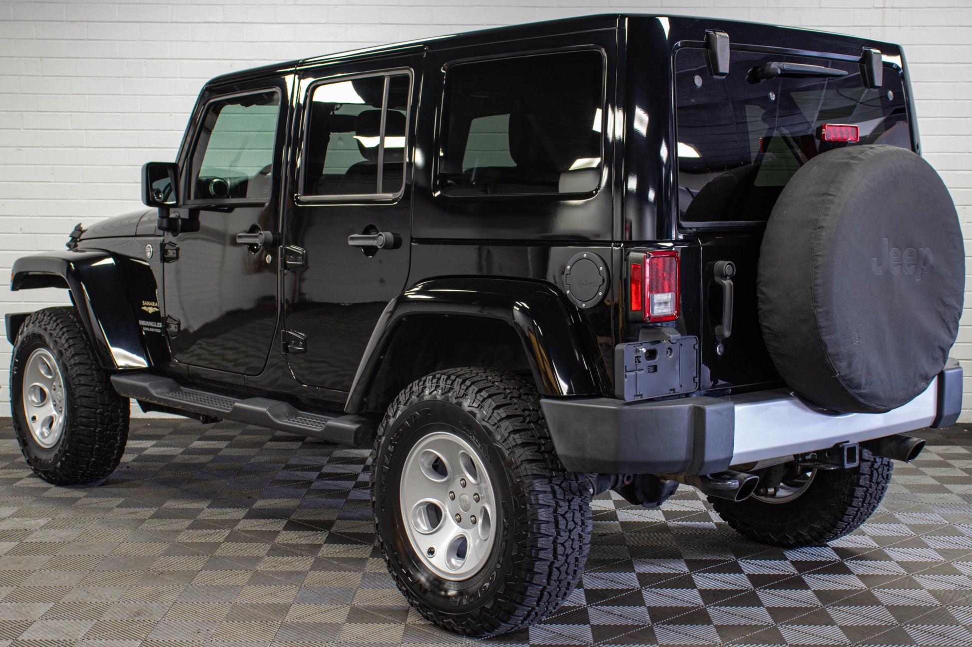 2016 Jeep Wrangler JKU Sahara HEMI Black, 102k Miles
