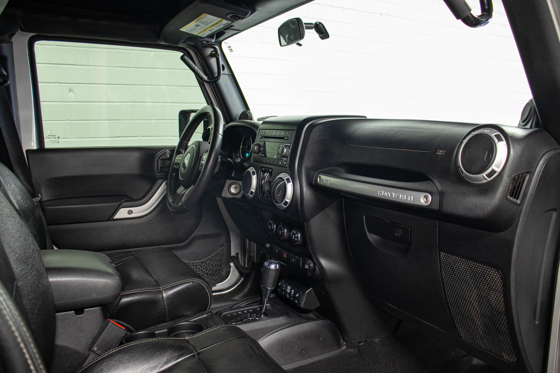 2011 Jeep Wrangler JKUR HEMI Soft Top Silver, 114k Miles