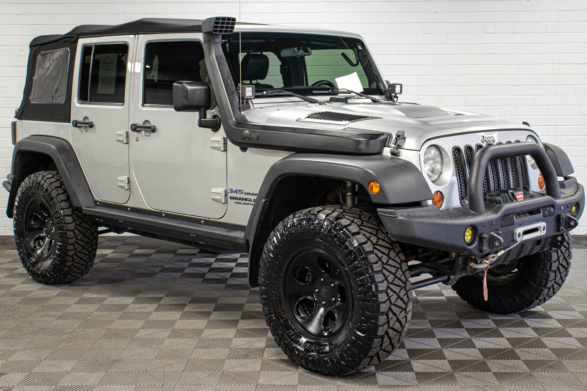 2011 Jeep Wrangler JKUR HEMI Soft Top Silver, 114k Miles