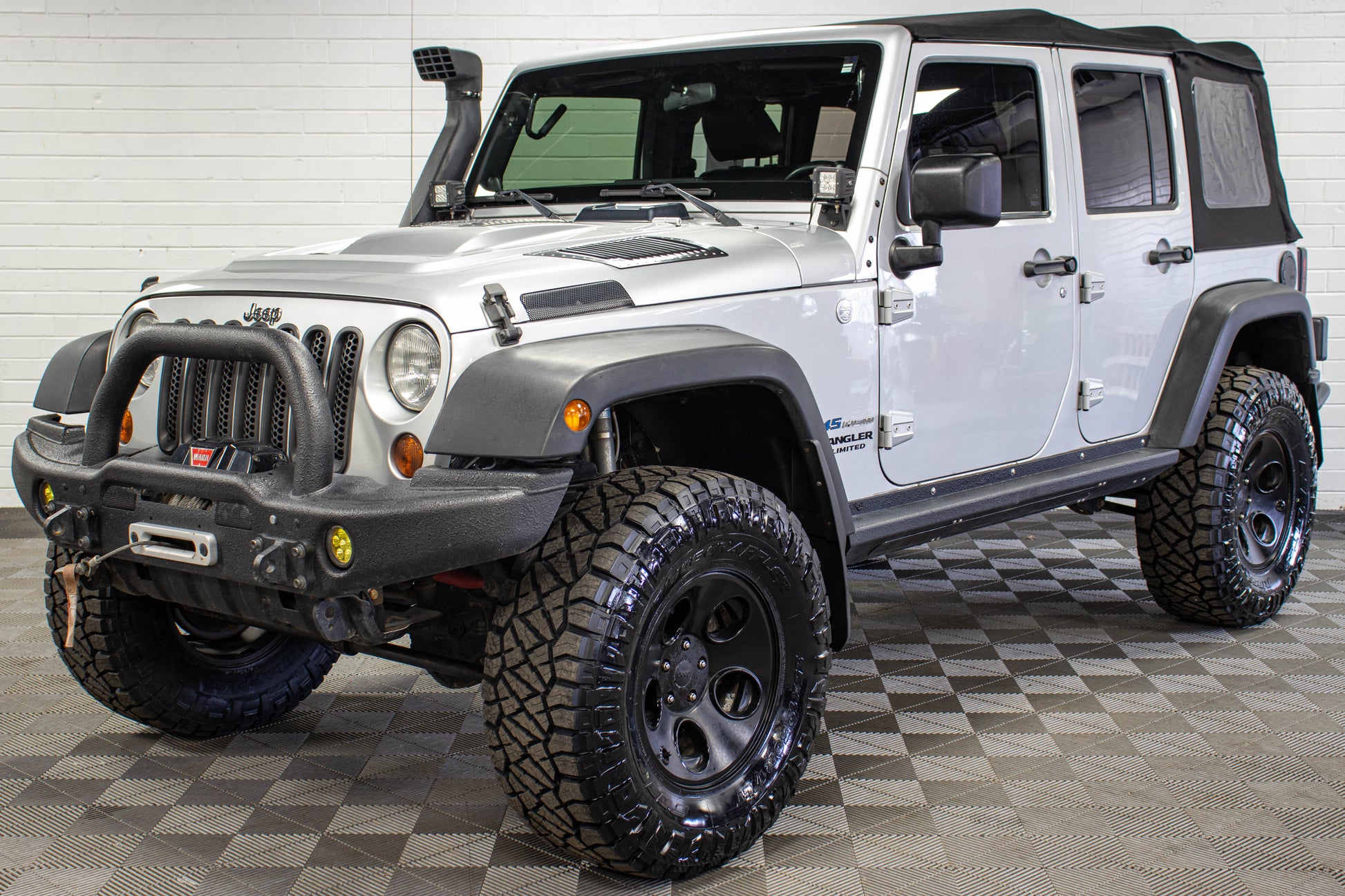 2011 Jeep Wrangler JKUR HEMI Soft Top Silver, 114k Miles