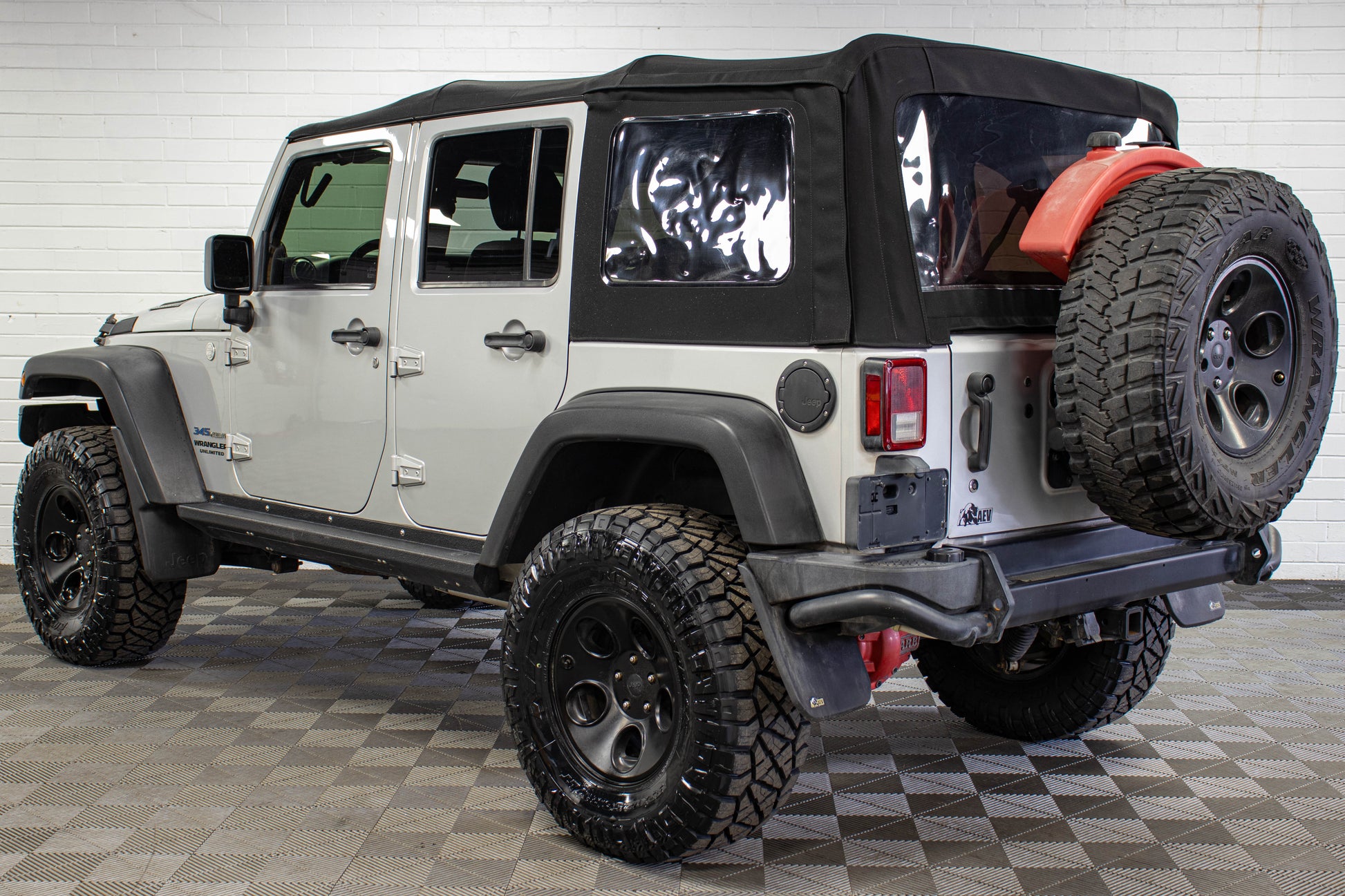 2011 Jeep Wrangler JKUR HEMI Soft Top Silver, 114k Miles
