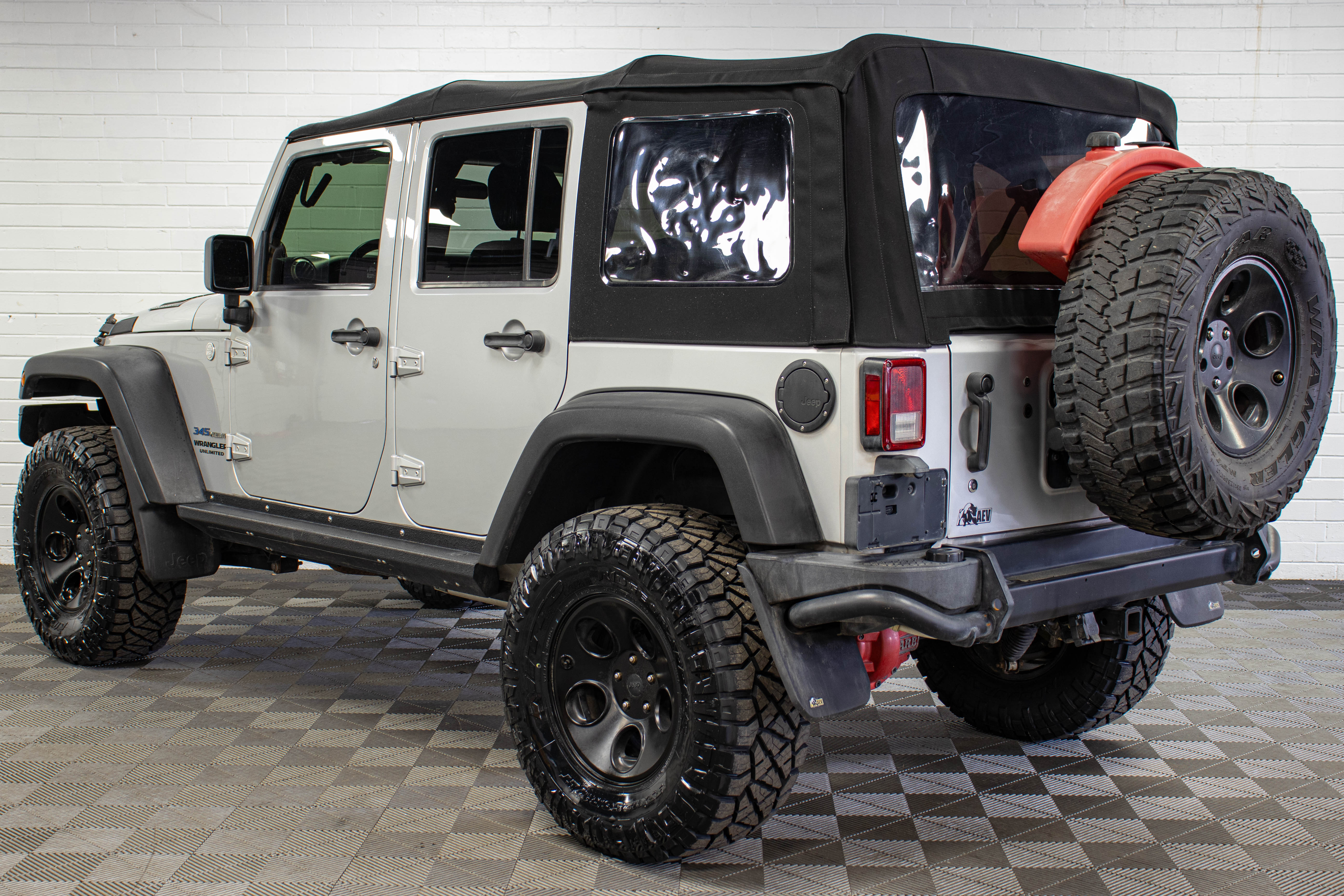 2011 Jeep Wrangler JKUR HEMI Soft Top Silver, 114k Miles