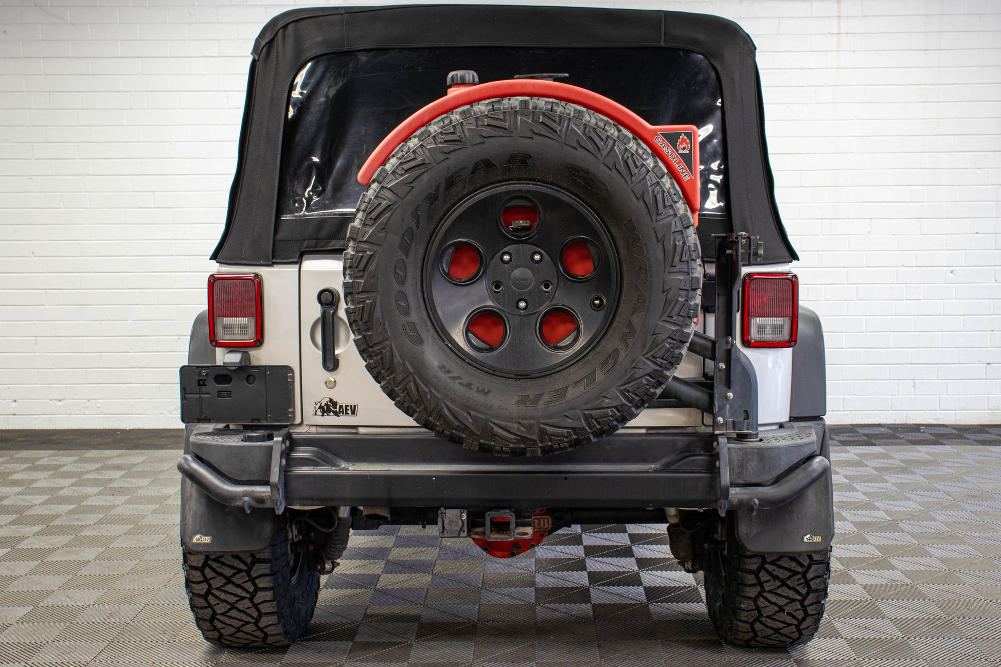 2011 Jeep Wrangler JKUR HEMI Soft Top Silver, 114k Miles