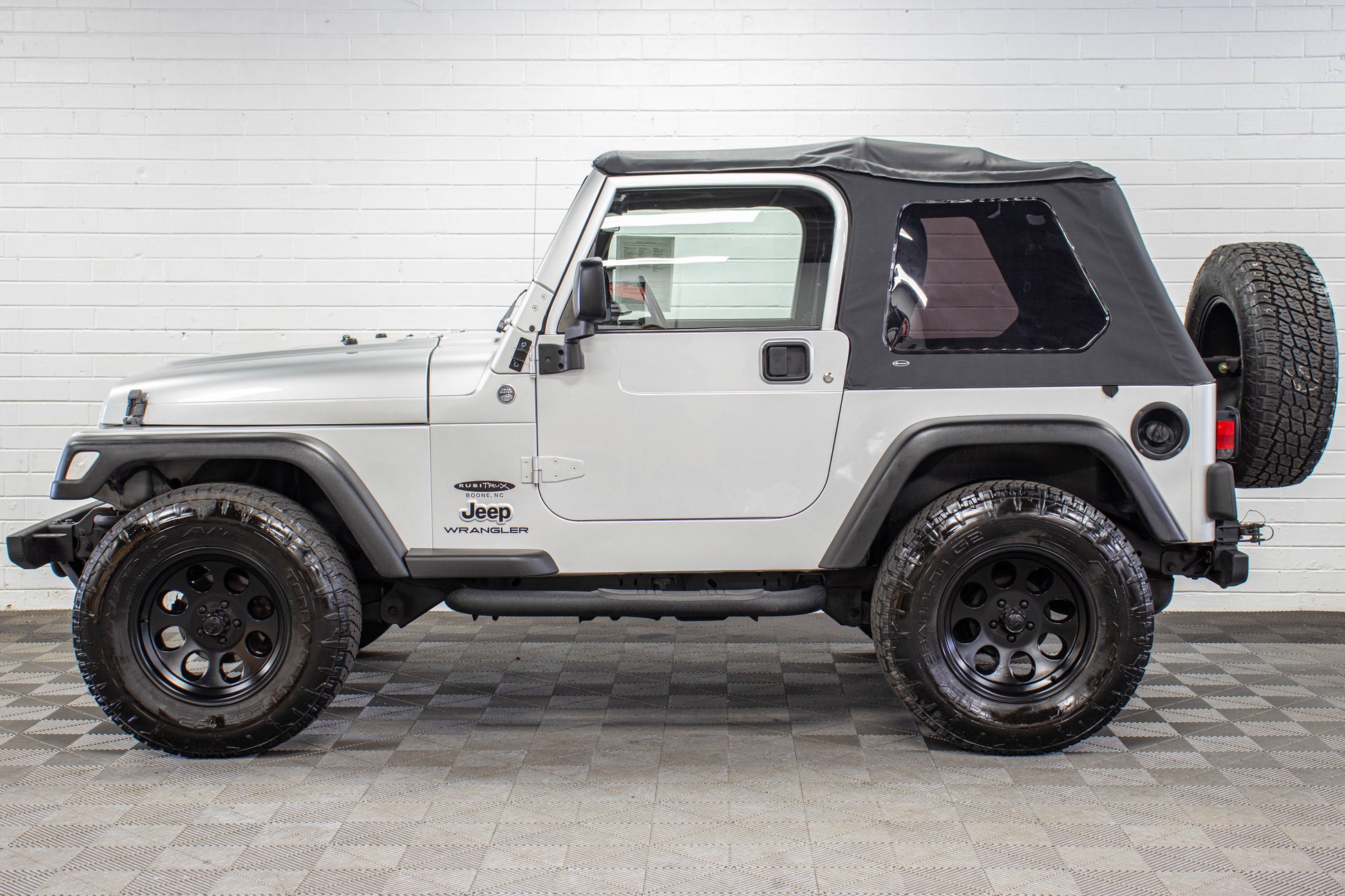 2005 Jeep Wrangler X Soft Top Bright Silver, 65k Miles