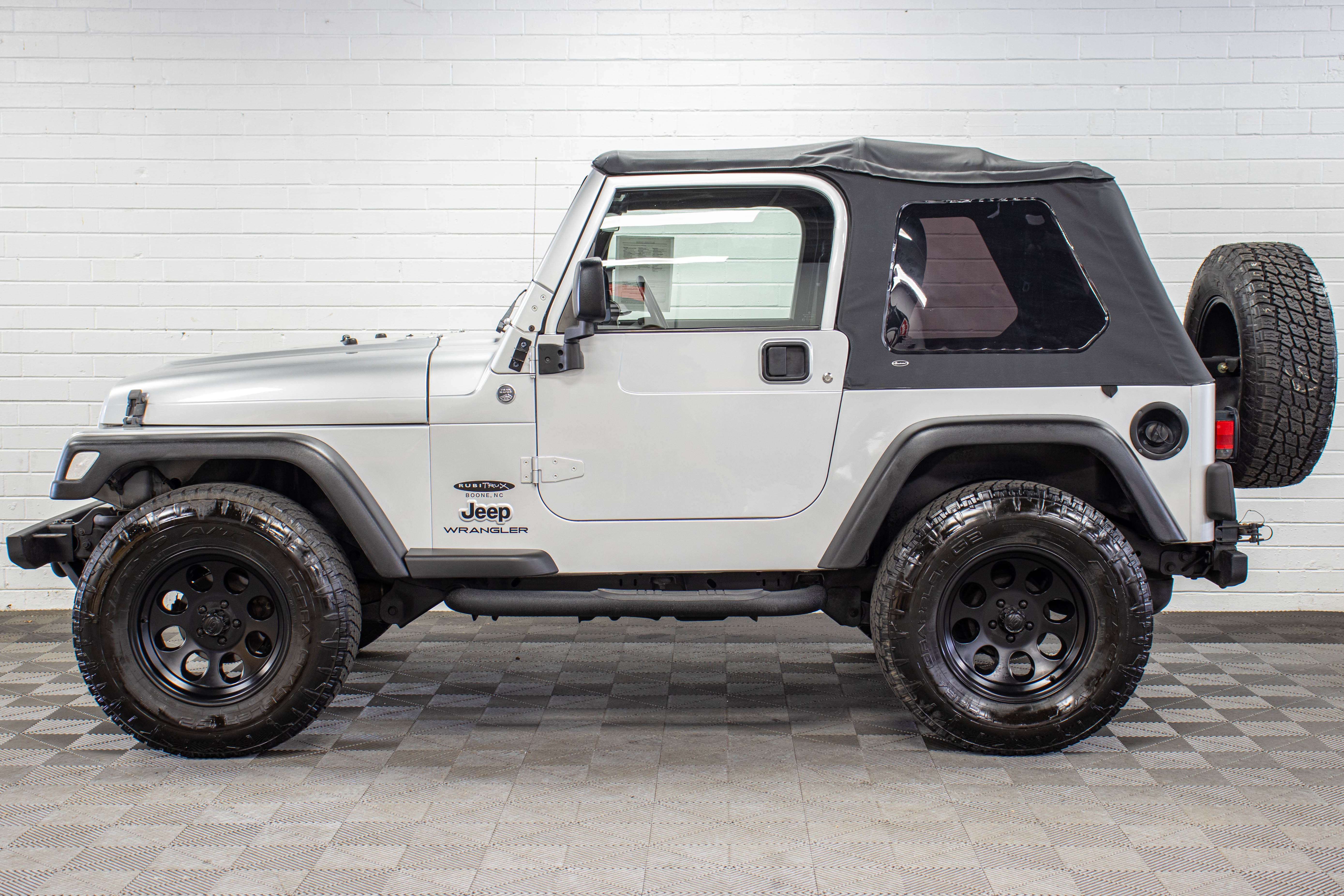 2005 Jeep Wrangler X Soft Top Bright Silver, 65k Miles