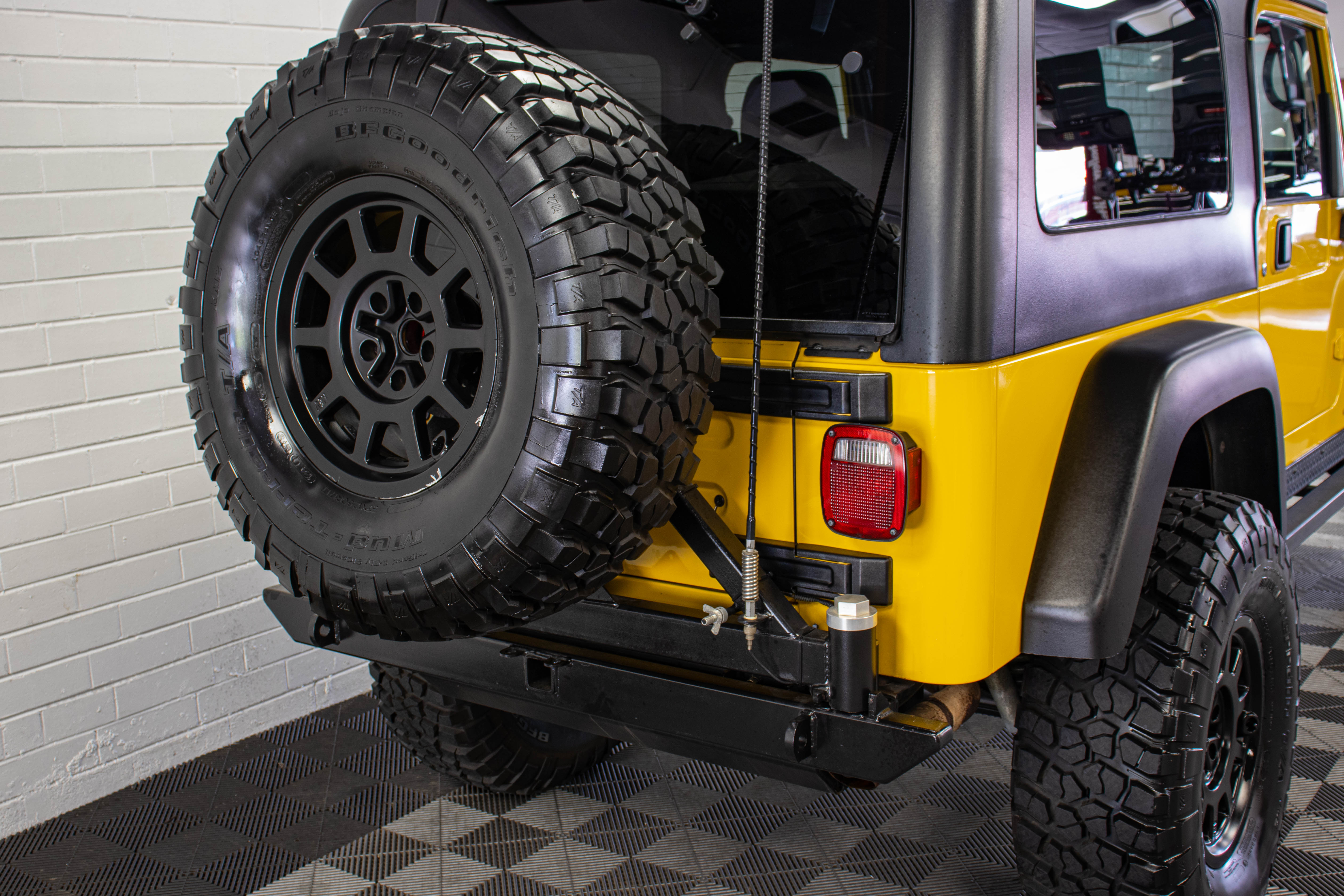 2006 Jeep Wrangler TJ Unlimited Rubicon HEMI Solar Yellow