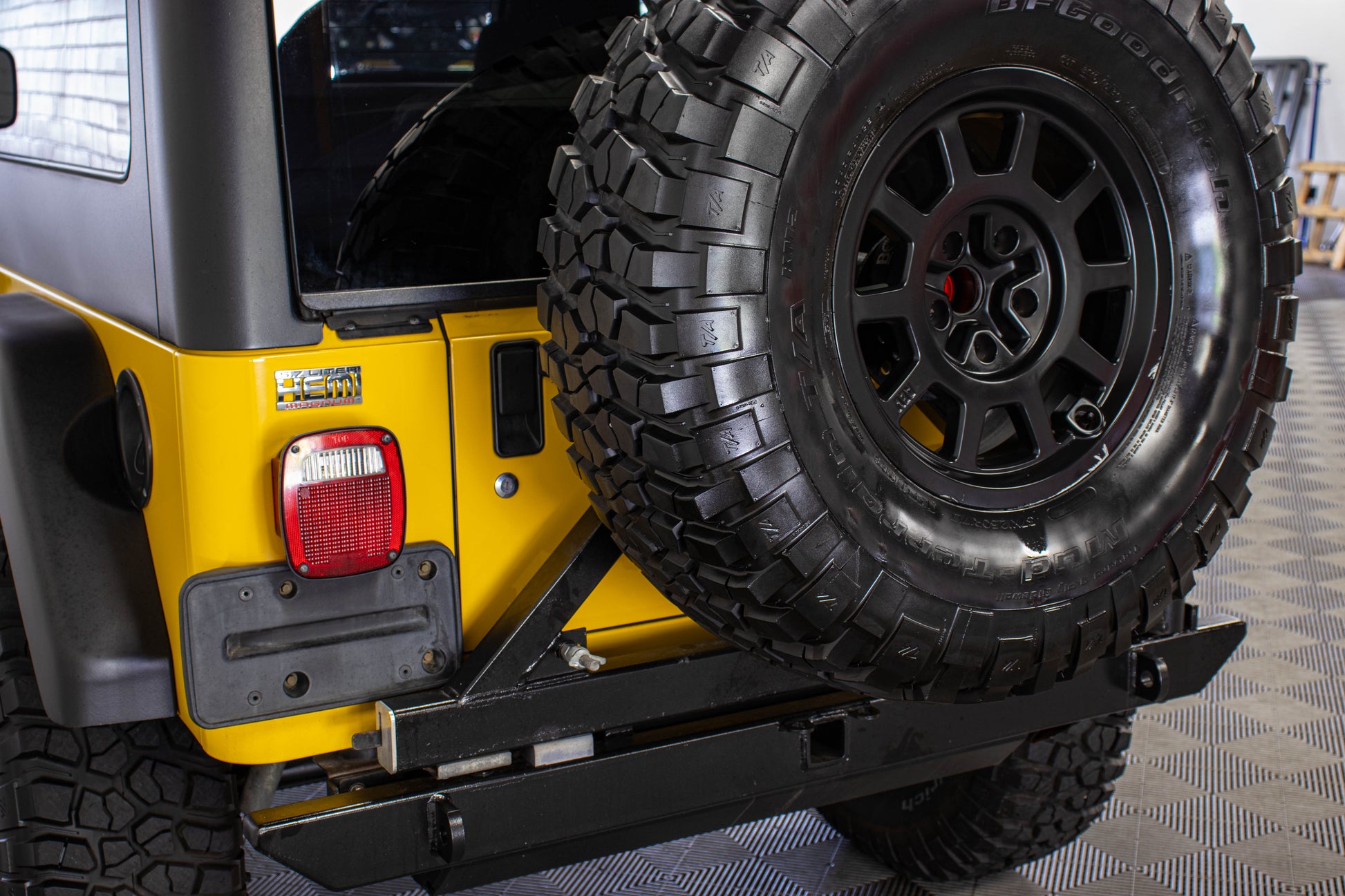 2006 Jeep Wrangler TJ Unlimited Rubicon HEMI Solar Yellow