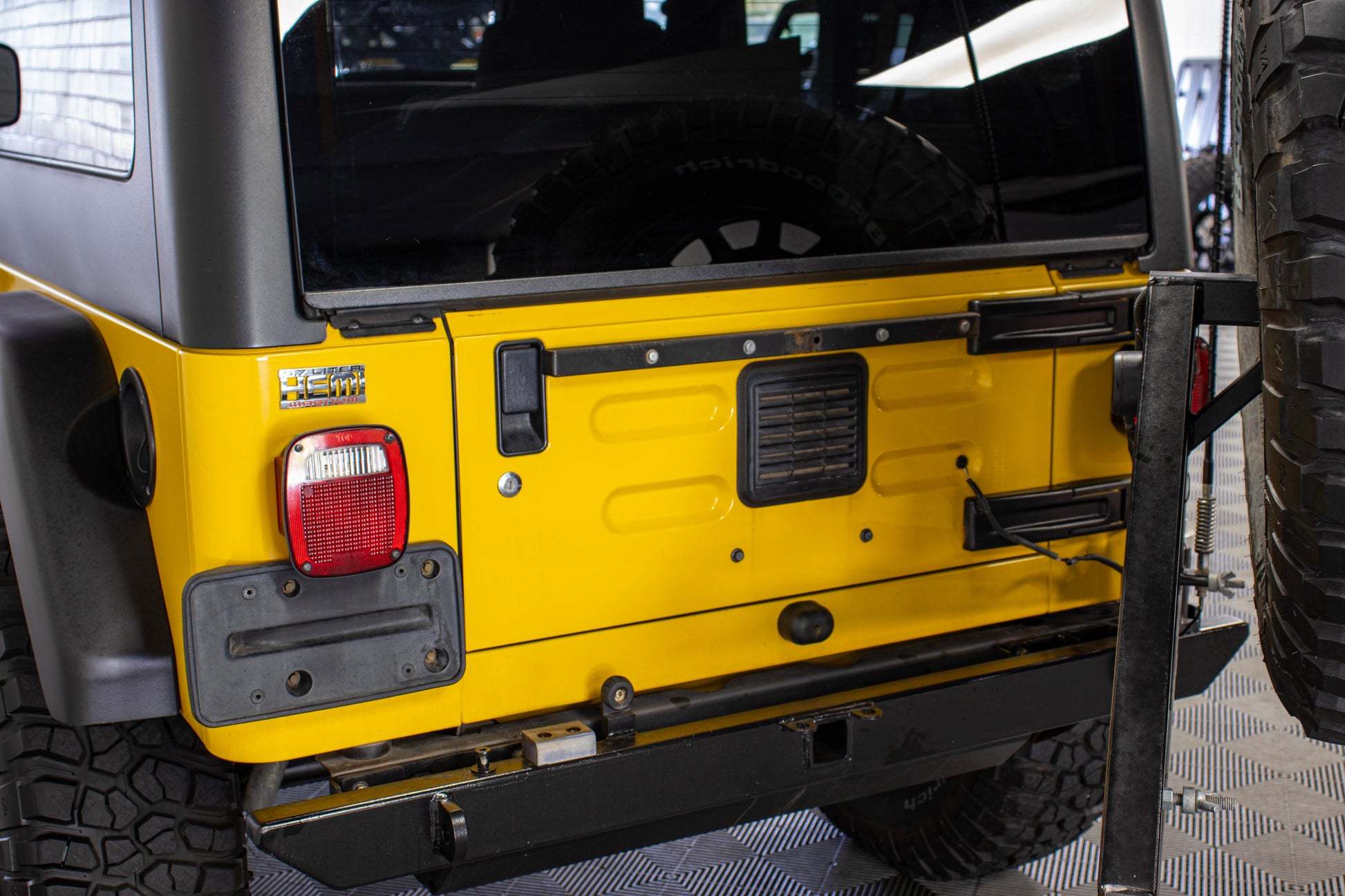 2006 Jeep Wrangler TJ Unlimited Rubicon HEMI Solar Yellow