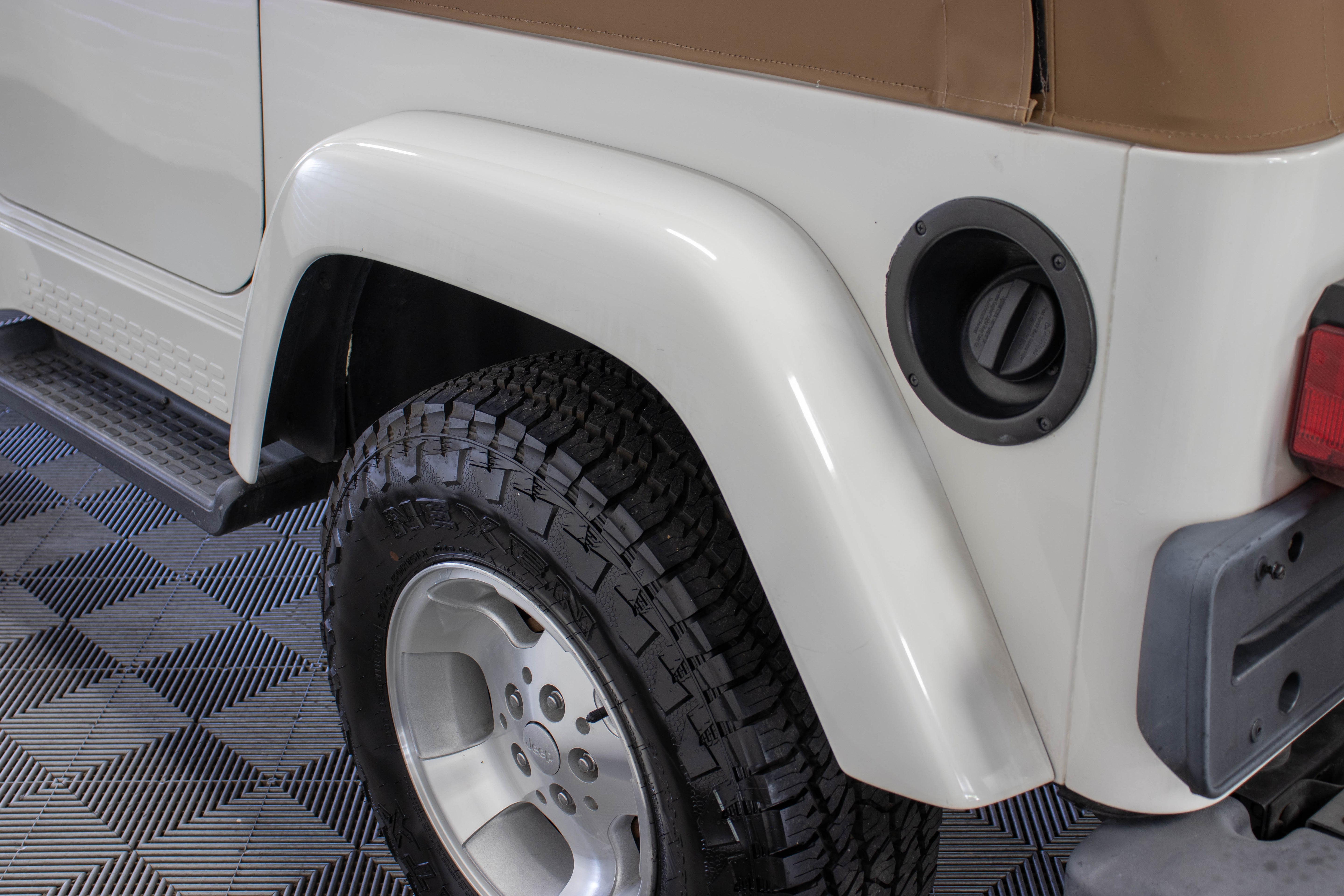 2002 Jeep Wrangler TJ Sahara Soft Top Stone White