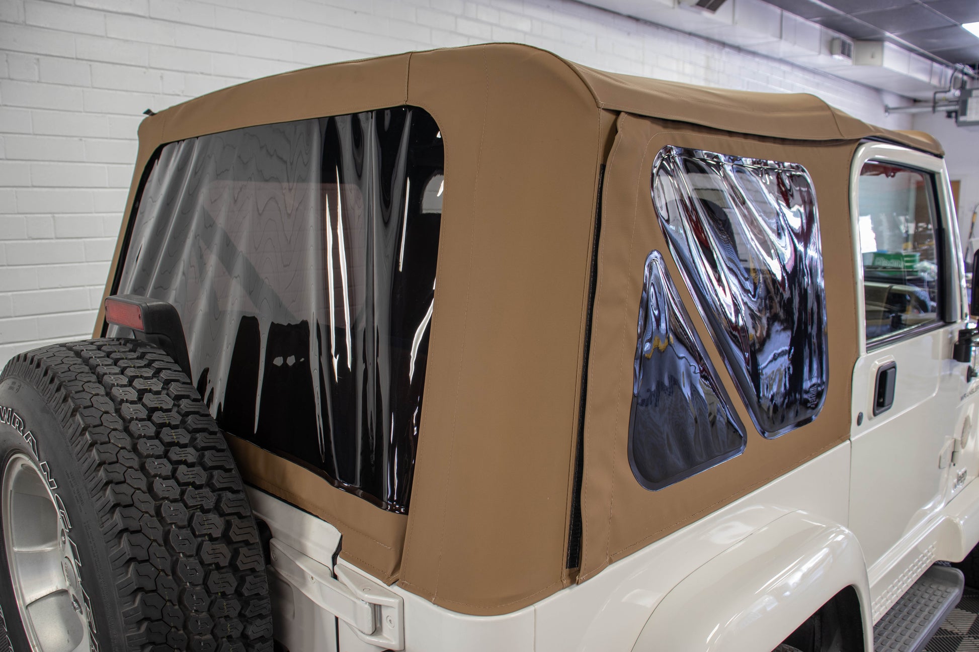 2002 Jeep Wrangler TJ Sahara Soft Top Stone White