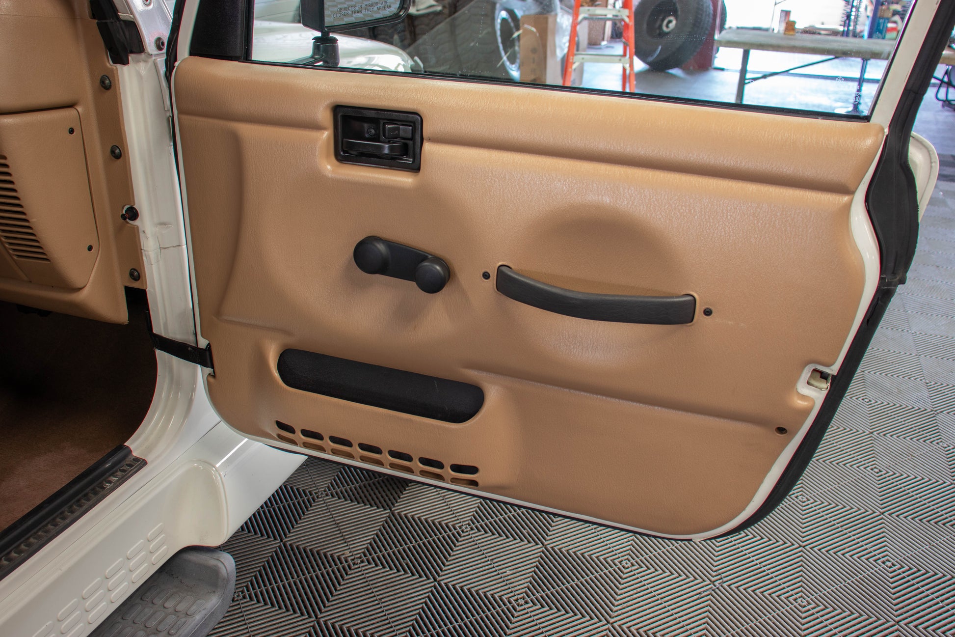 2002 Jeep Wrangler TJ Sahara Soft Top Stone White