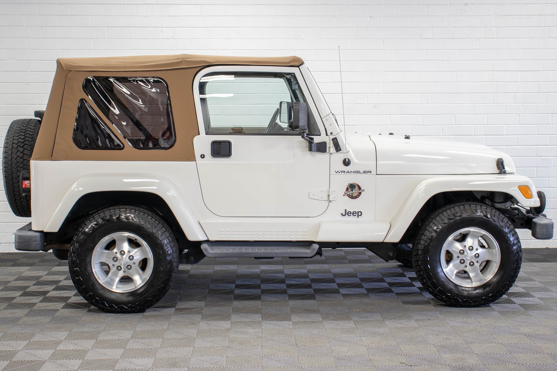 2002 Jeep Wrangler TJ Sahara Soft Top Stone White