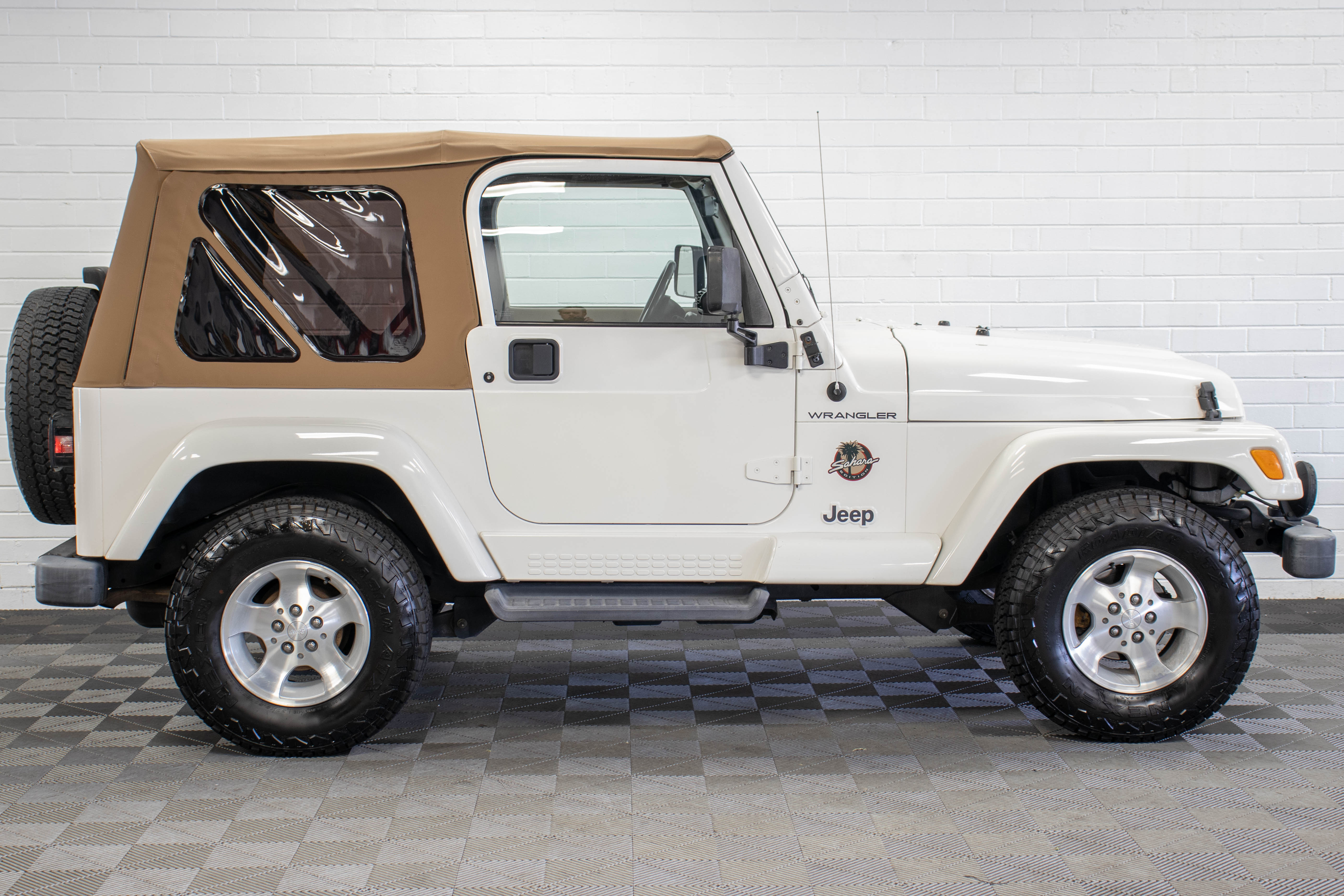 2002 Jeep Wrangler TJ Sahara Soft Top Stone White