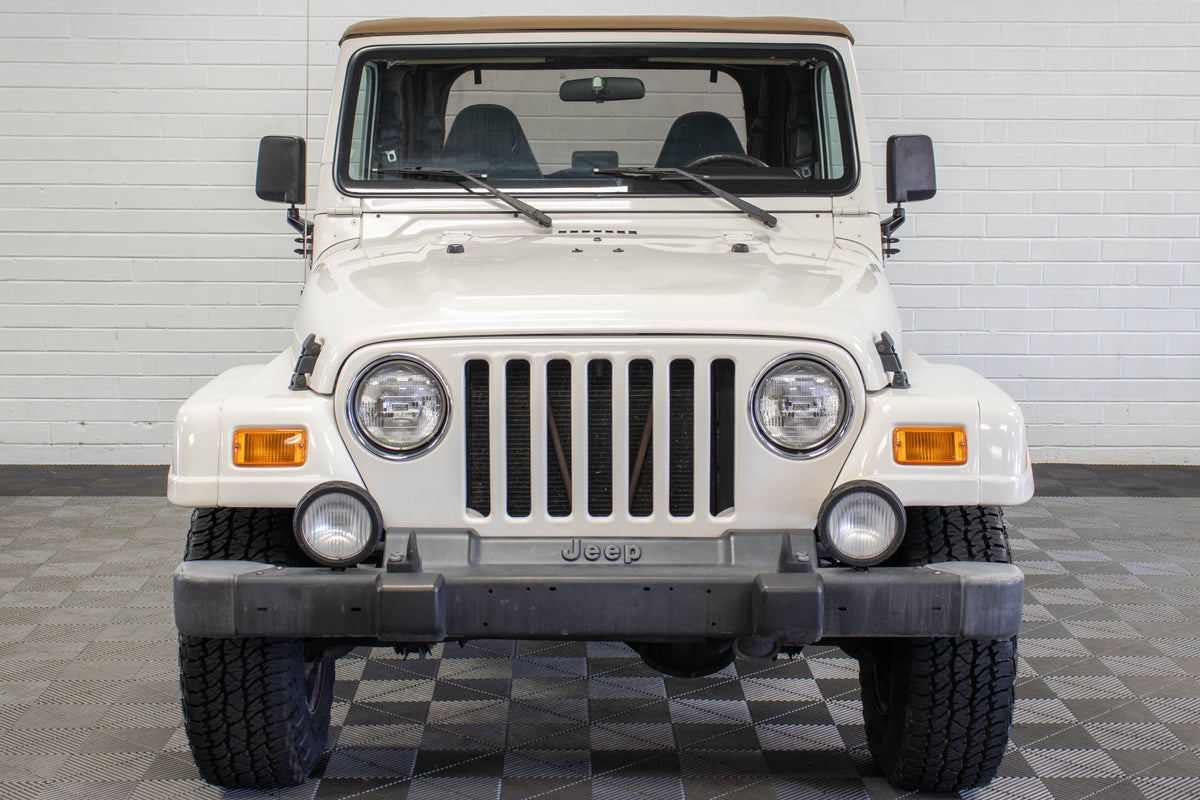 2002 Jeep Wrangler TJ Sahara Soft Top Stone White