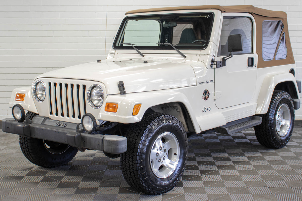 2002 Jeep Wrangler TJ Sahara Soft Top Stone White