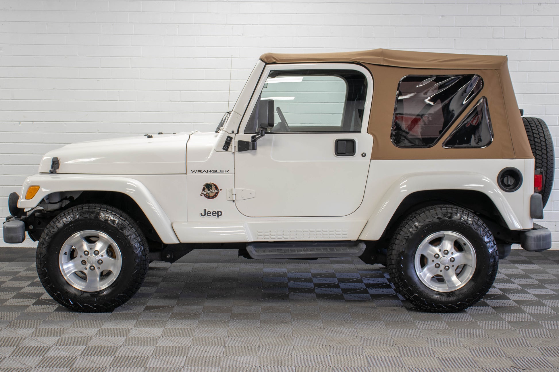 2002 Jeep Wrangler TJ Sahara Soft Top Stone White
