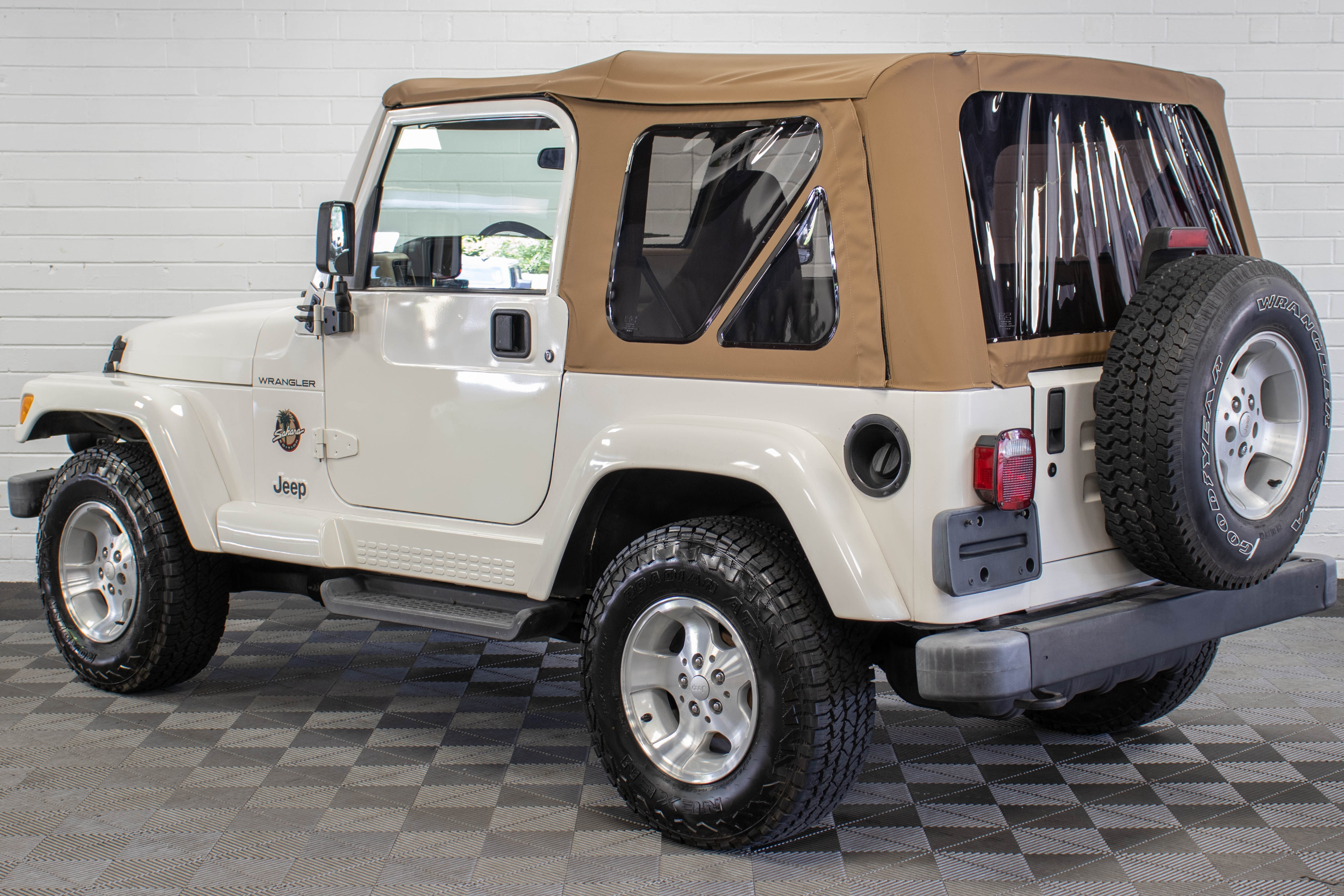 2002 Jeep Wrangler TJ Sahara Soft Top Stone White
