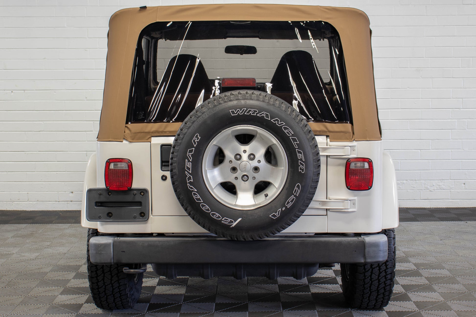 2002 Jeep Wrangler TJ Sahara Soft Top Stone White