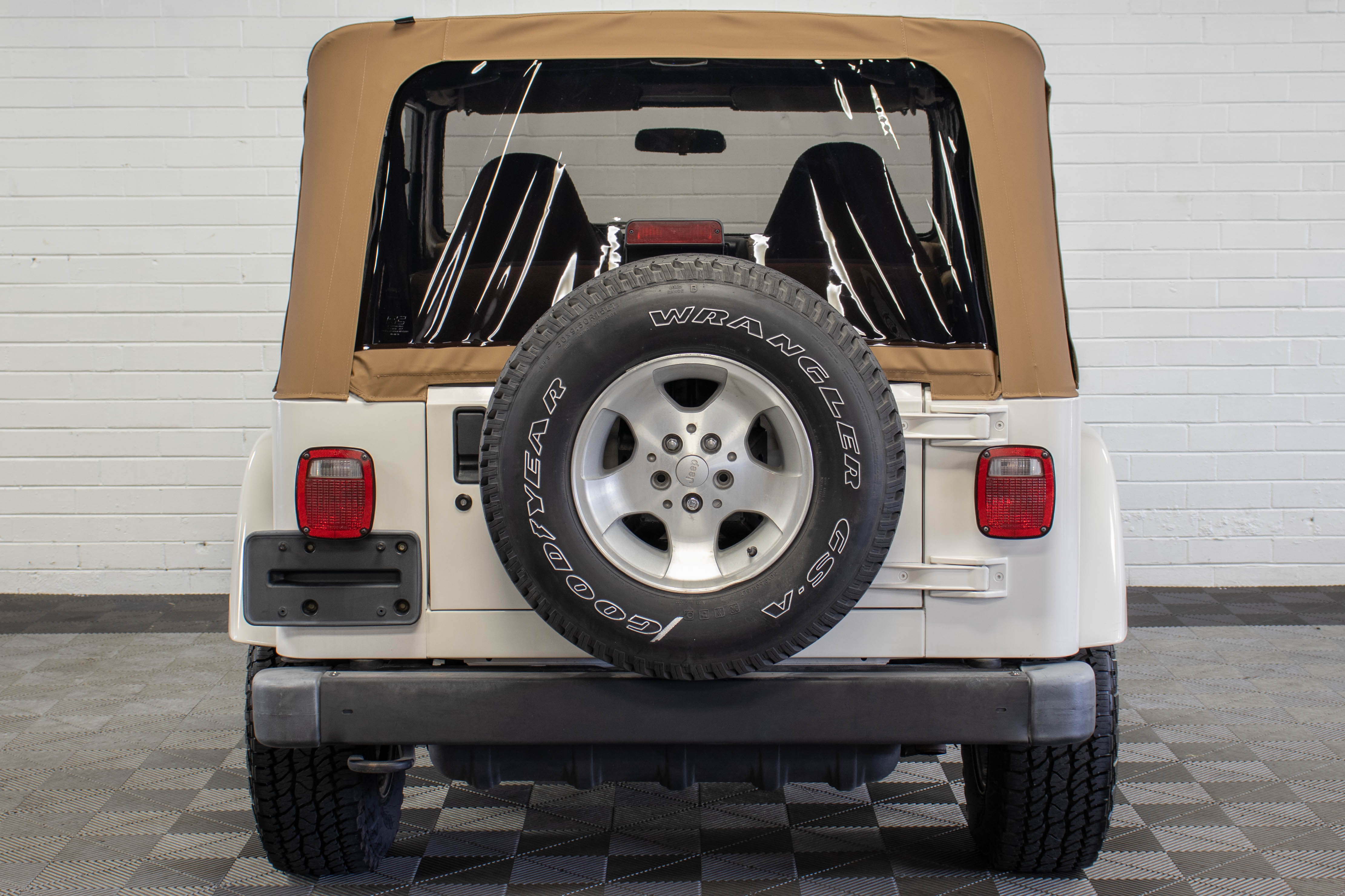 2002 Jeep Wrangler TJ Sahara Soft Top Stone White
