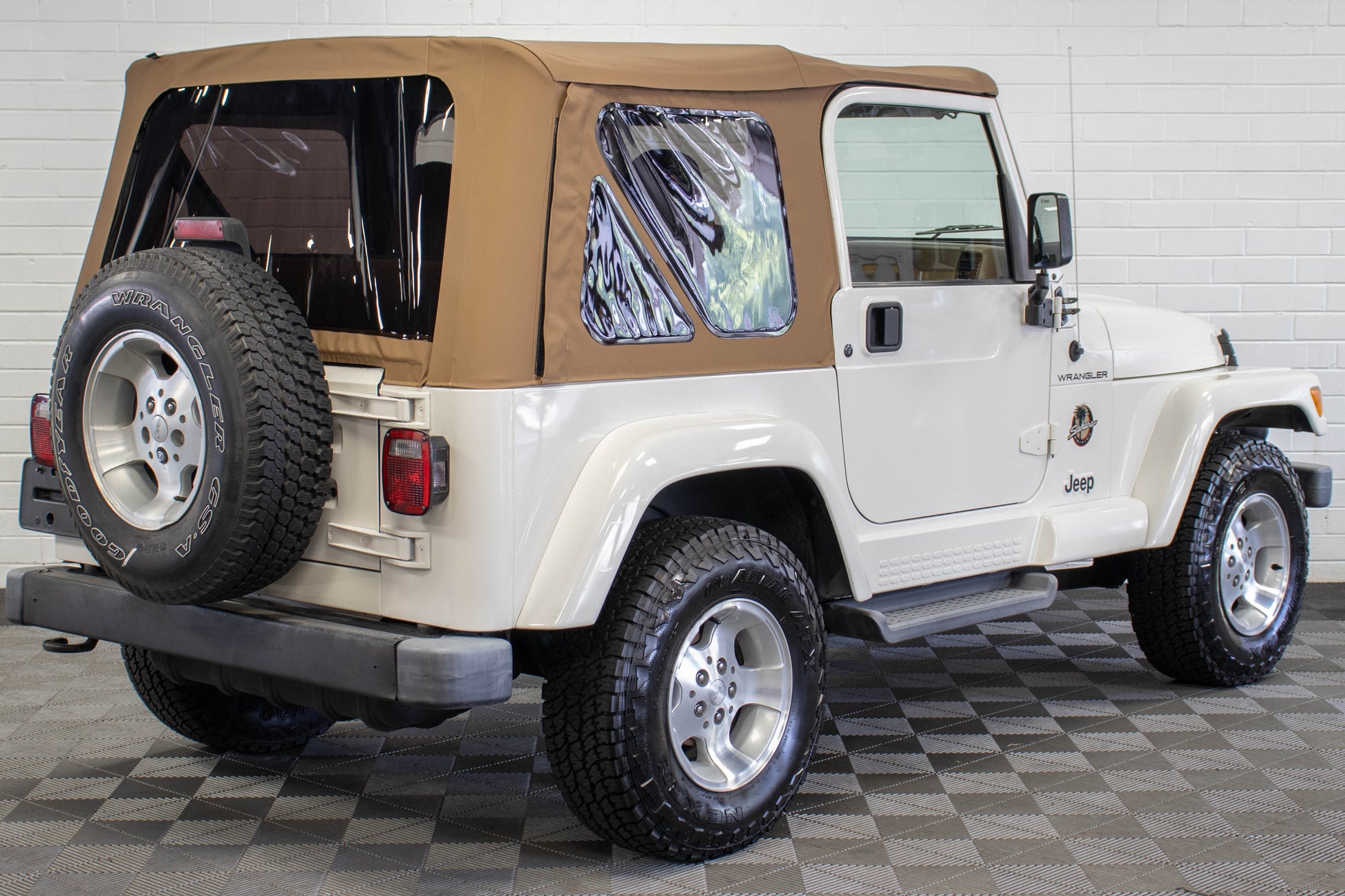 2002 Jeep Wrangler TJ Sahara Soft Top Stone White
