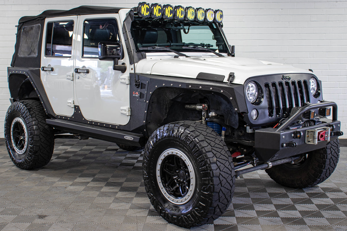 2014 Jeep Wrangler JKU HEMI 8 Speed Soft Top Bright White