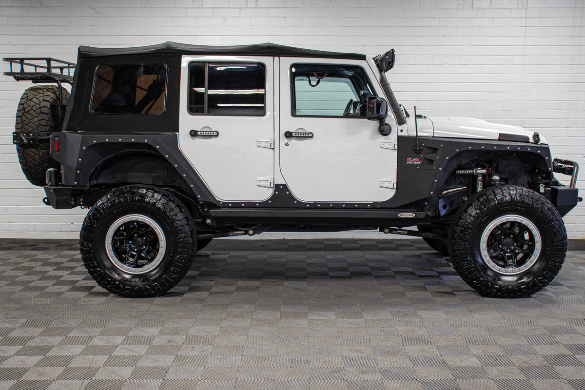 2014 Jeep Wrangler JKU HEMI 8 Speed Soft Top Bright White
