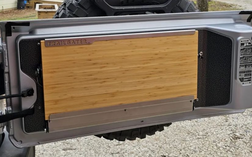 Outback Adventure Products Trailgater w/ Bamboo Cutting Board Black, Wrangler JL