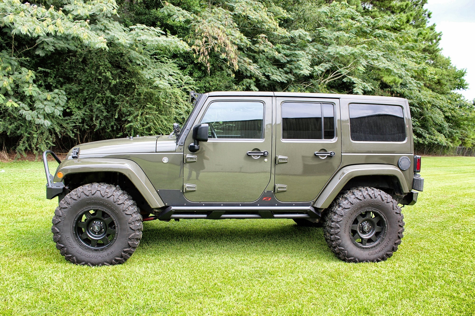 Frame Mounted Rocker Guards for Jeep JKU 4 Door Motobilt