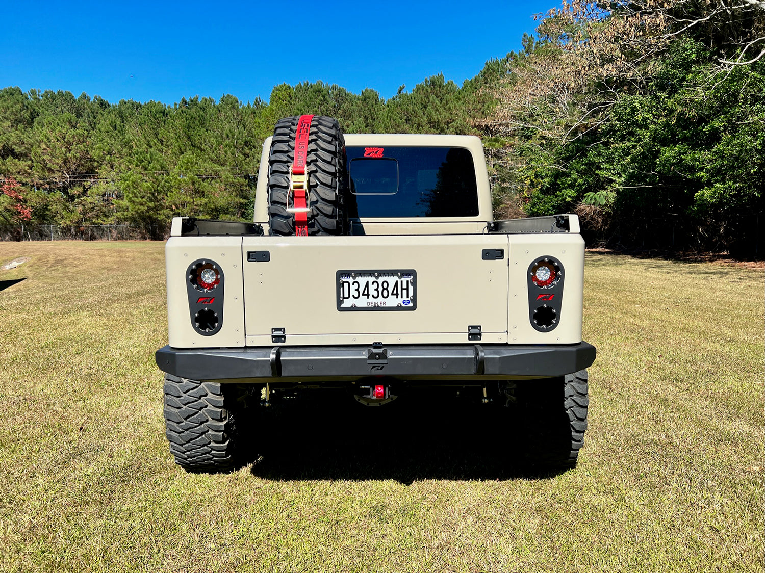 Universal Bed Mounted Tire Carrier Motobilt